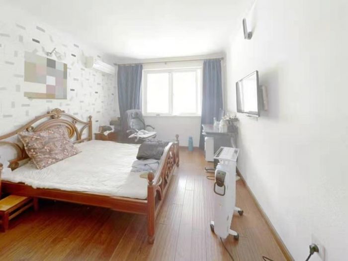 新东方花苑 4室2厅2卫 147m&sup2;