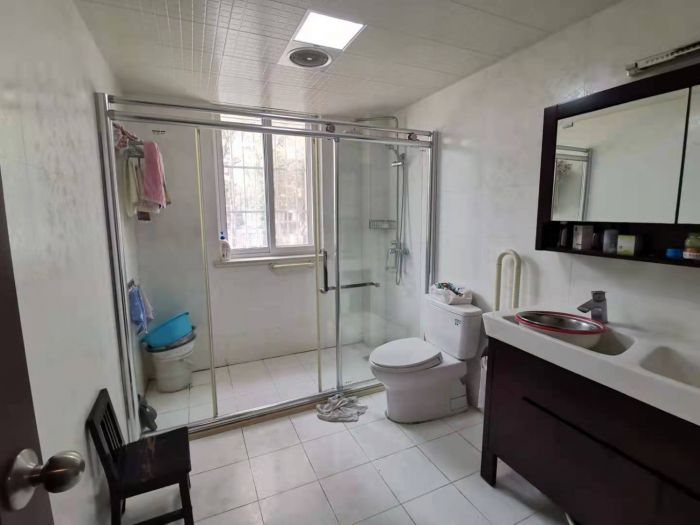 新东方花苑 4室2厅2卫 147m&sup2;