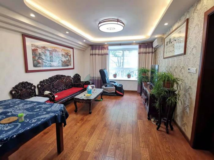 新东方花苑 4室2厅2卫 147m&sup2;