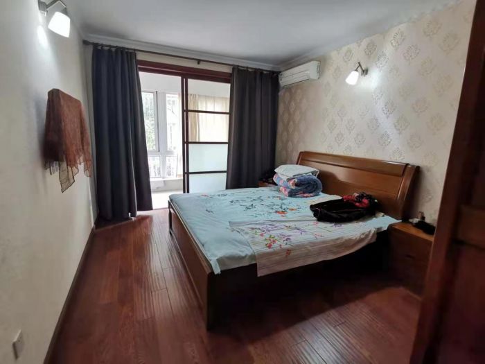 新东方花苑 4室2厅2卫 147m&sup2;