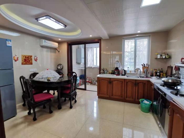 新东方花苑 4室2厅2卫 147m&sup2;