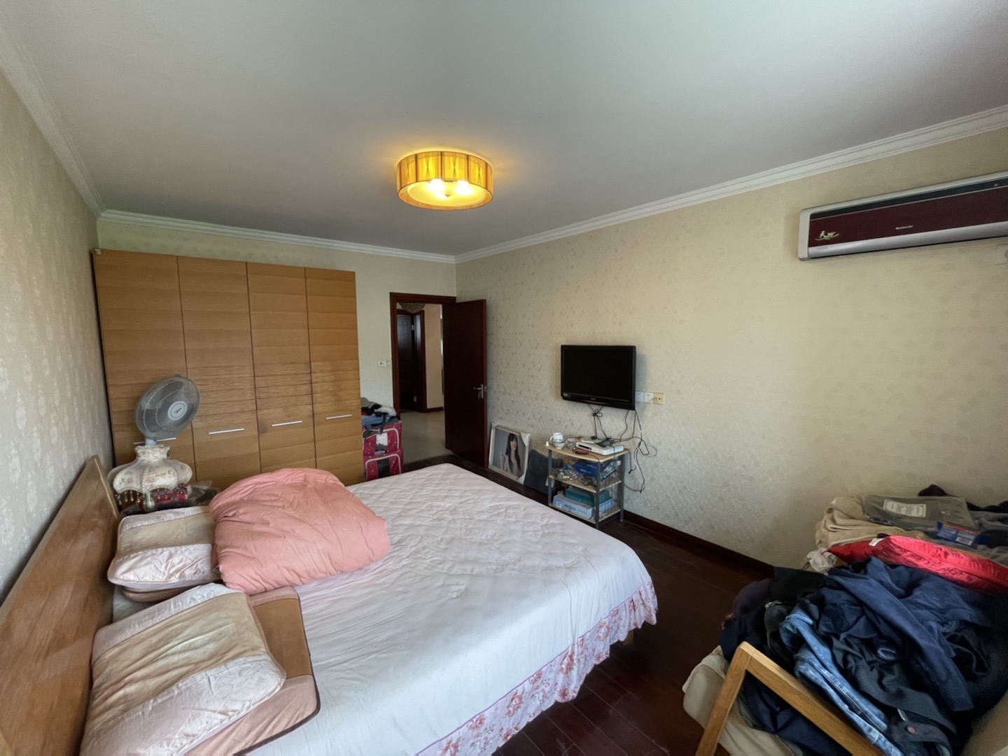 春晖花园 3室1厅1卫 138m&sup2;