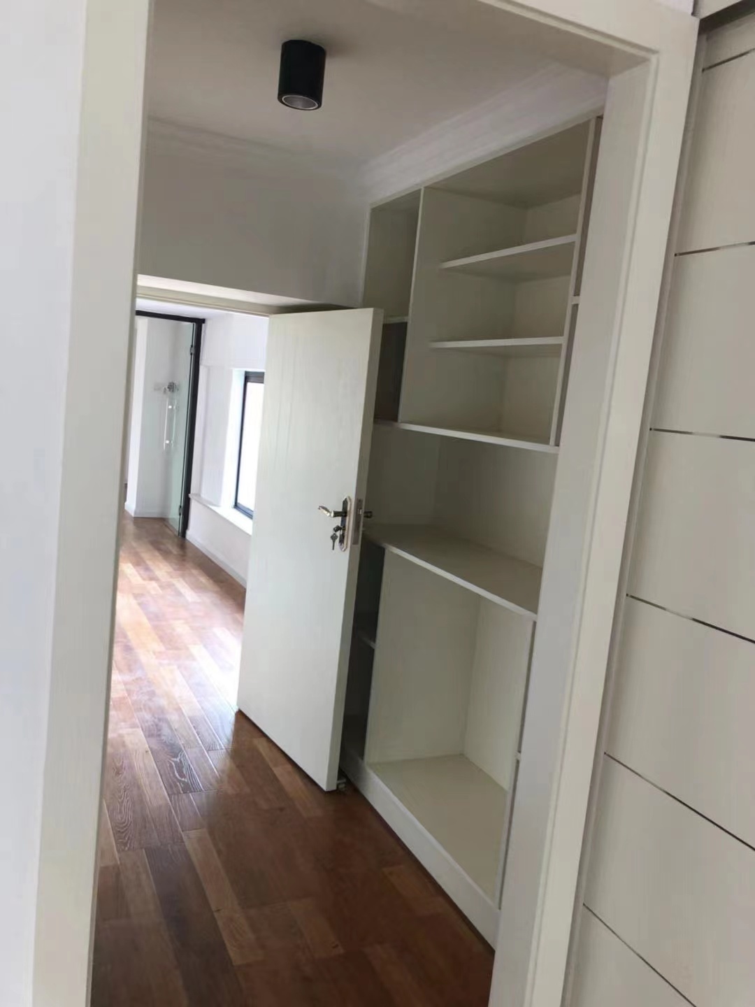 中江国际广场 6室3厅2卫 150m&sup2;