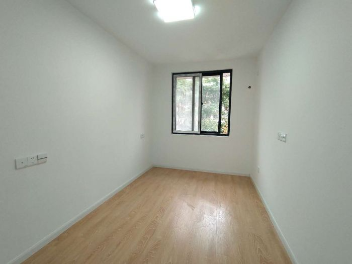星辰花园 3室2厅2卫 133m&sup2;