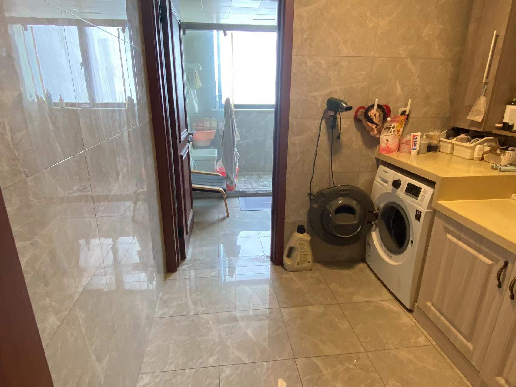 虹桥新苑 5室2厅2卫 180m&sup2;