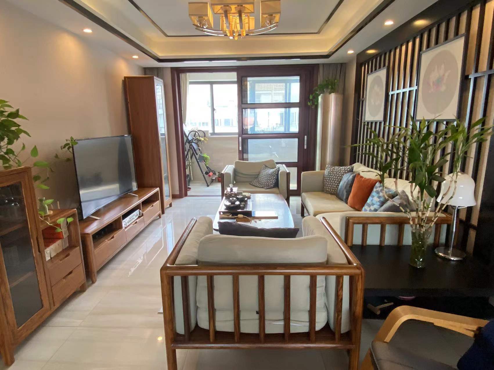 虹桥新苑 5室2厅2卫 180m²