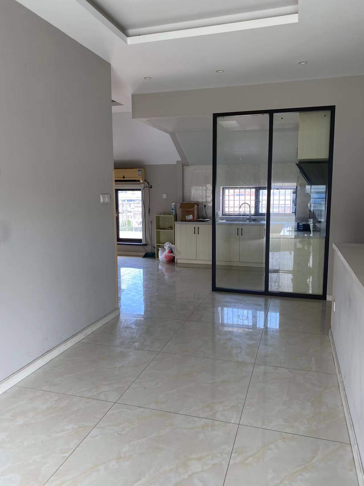 虹桥新苑 5室2厅2卫 180m&sup2;