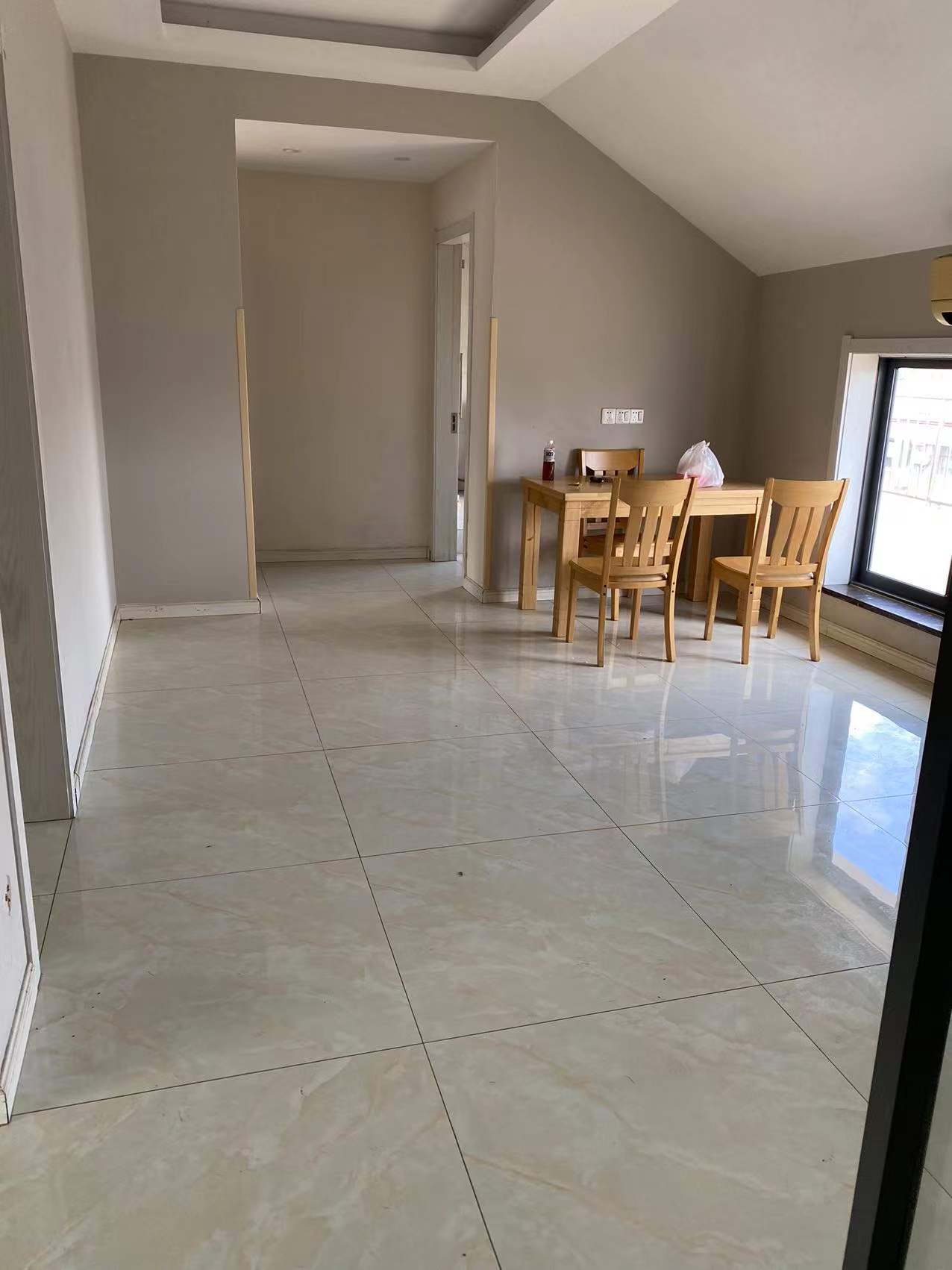 虹桥新苑 5室2厅2卫 180m&sup2;