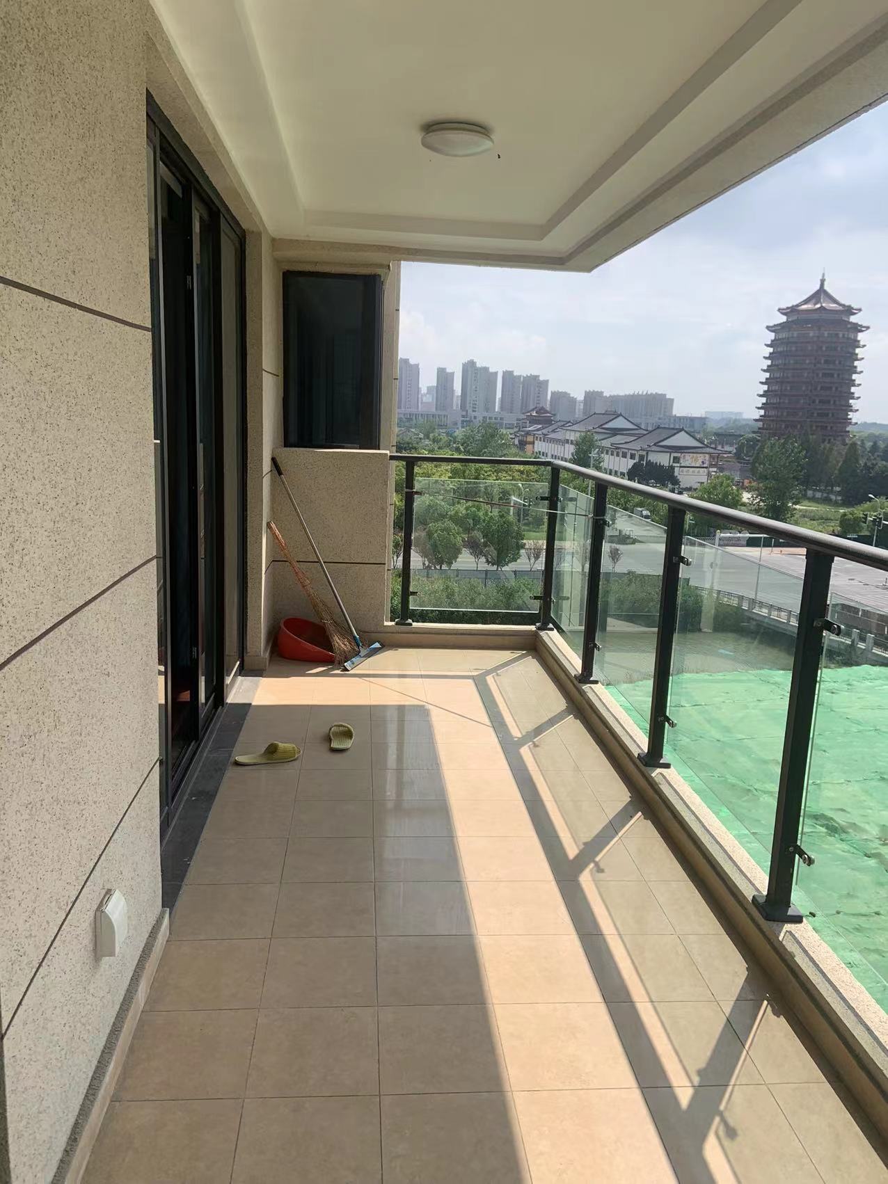 红星天铂 3室2厅2卫 117.00m&sup2;
