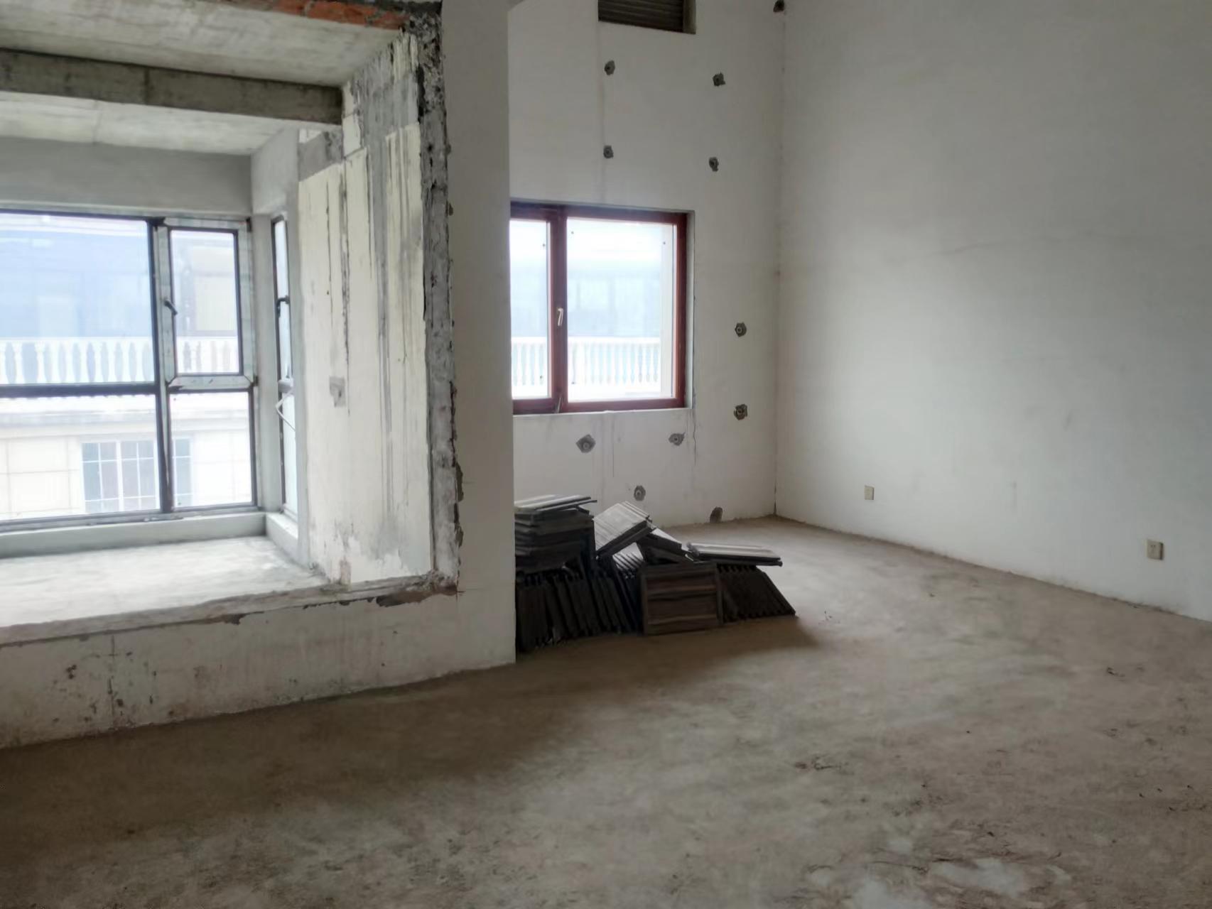 东郊庄园 4室3厅3卫 368.00m&sup2;