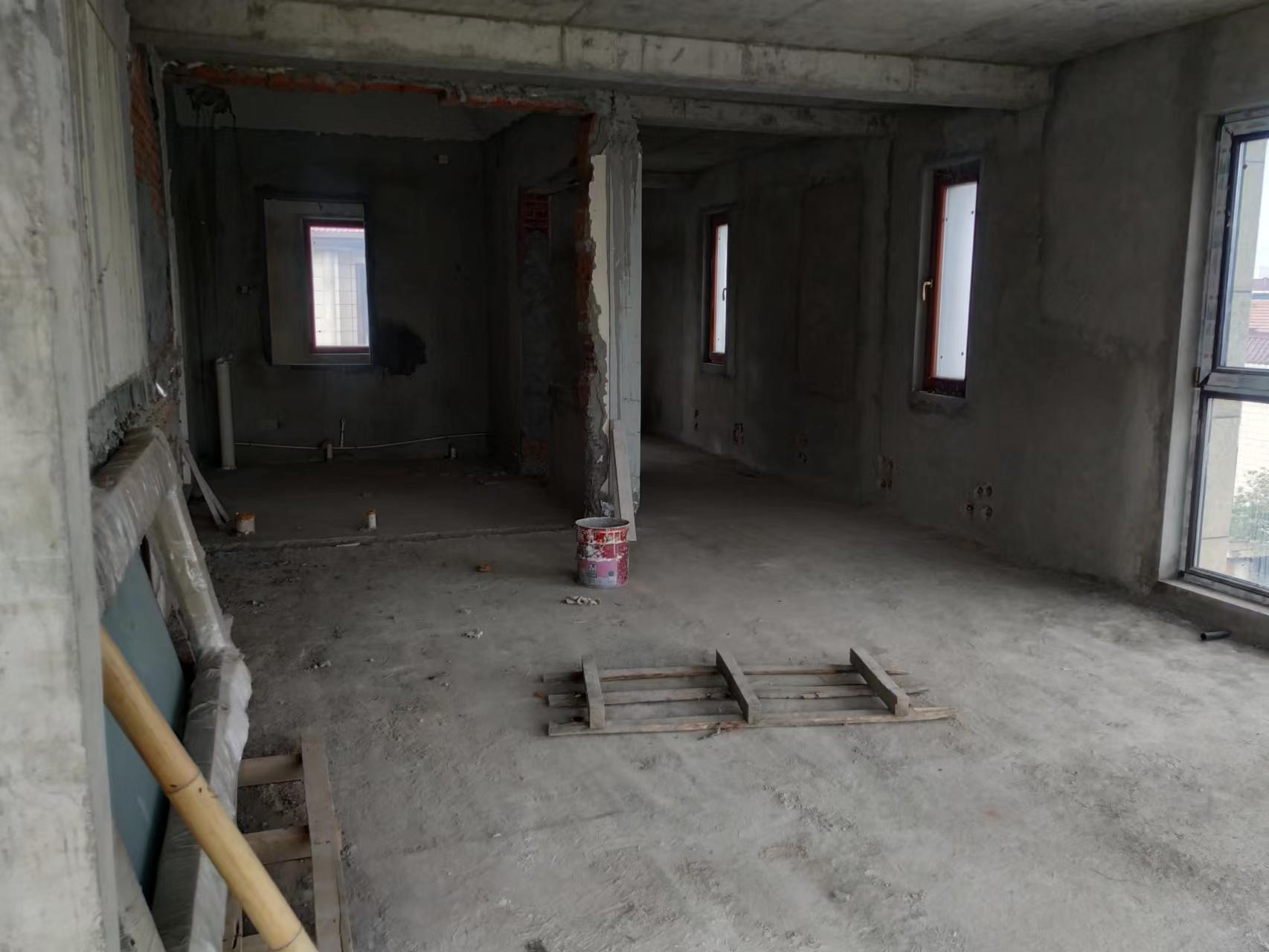 东郊庄园 4室3厅3卫 368.00m&sup2;