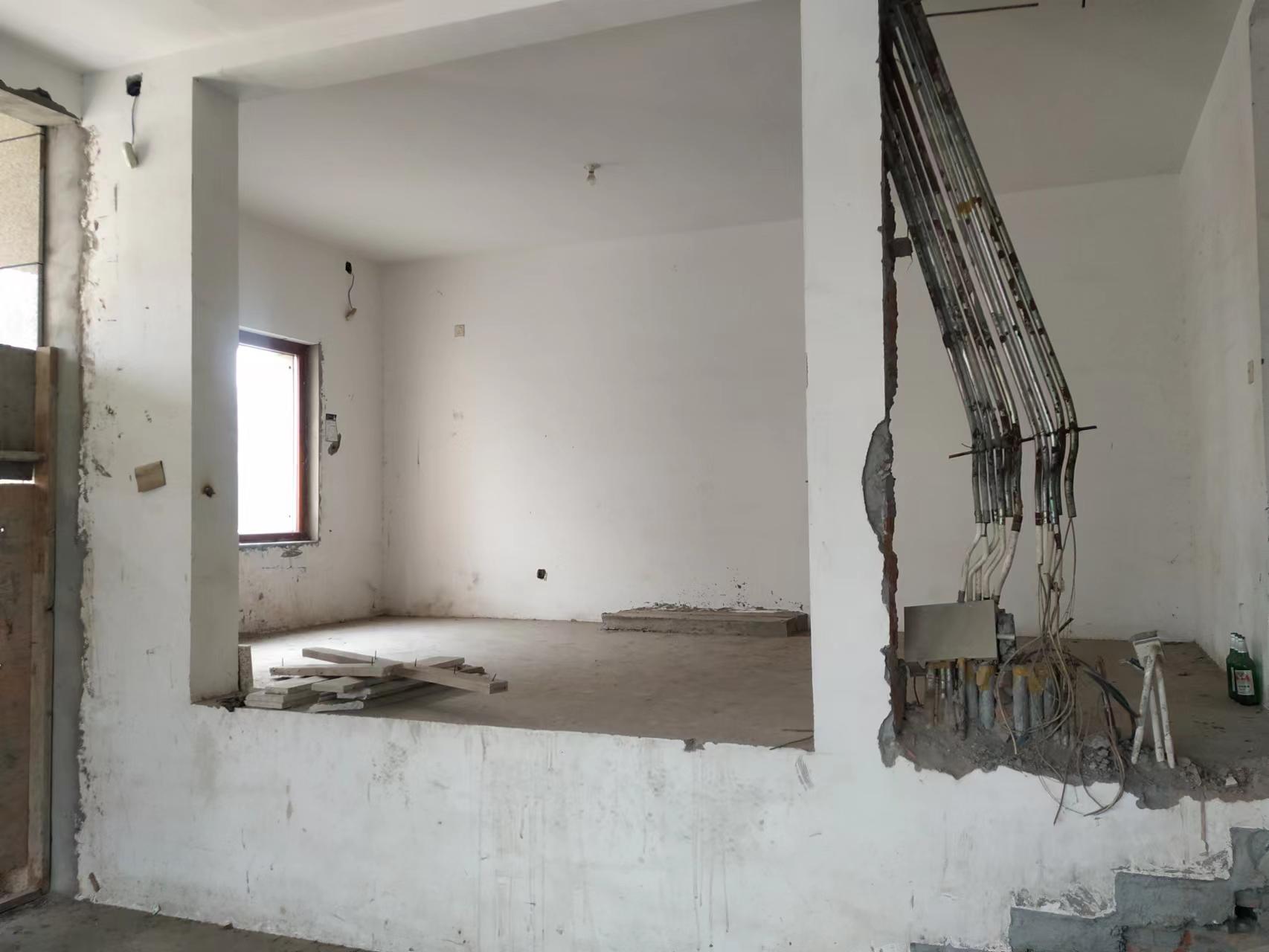 东郊庄园 4室3厅3卫 368.00m&sup2;