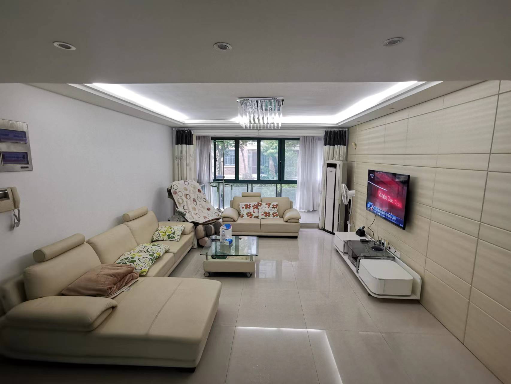 凤凰莱茵苑 4室2厅3卫 210.59m²