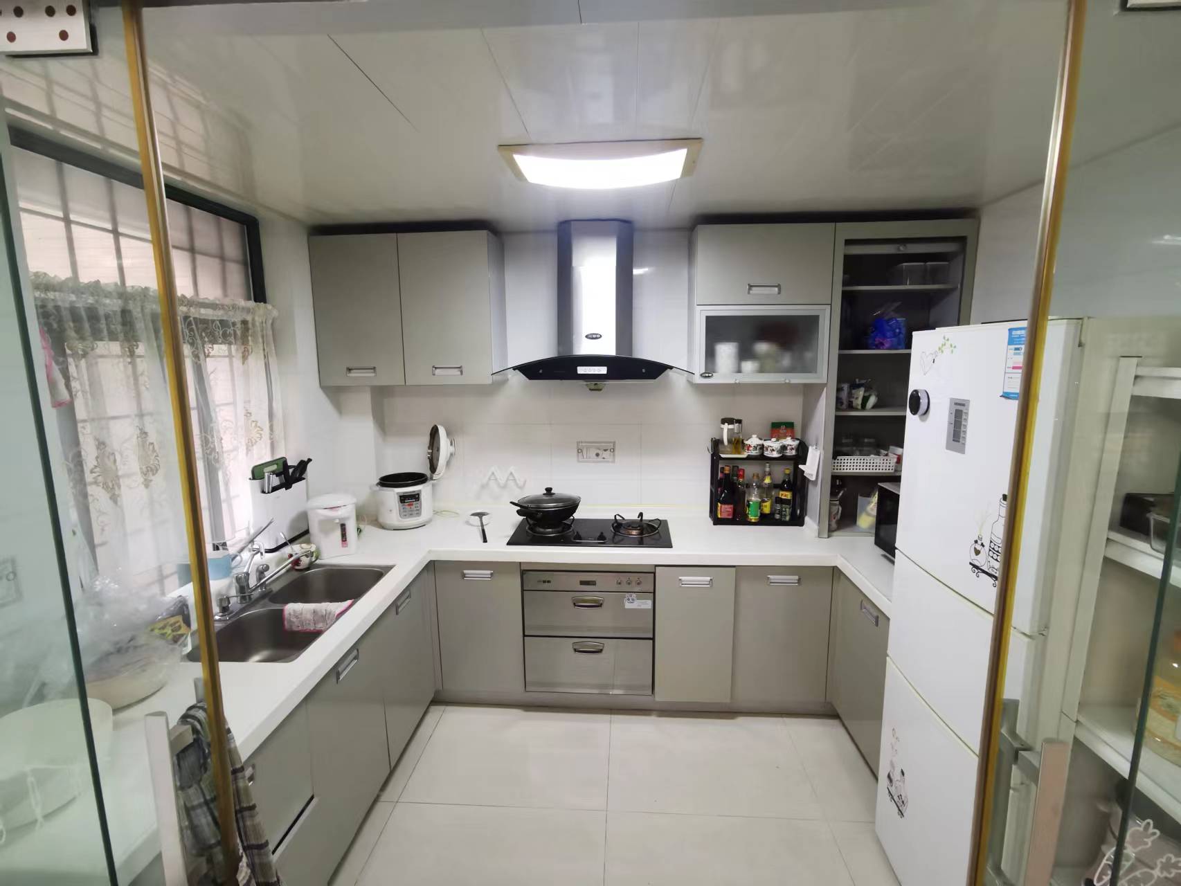 凤凰莱茵苑 4室2厅3卫 210.59m&sup2;