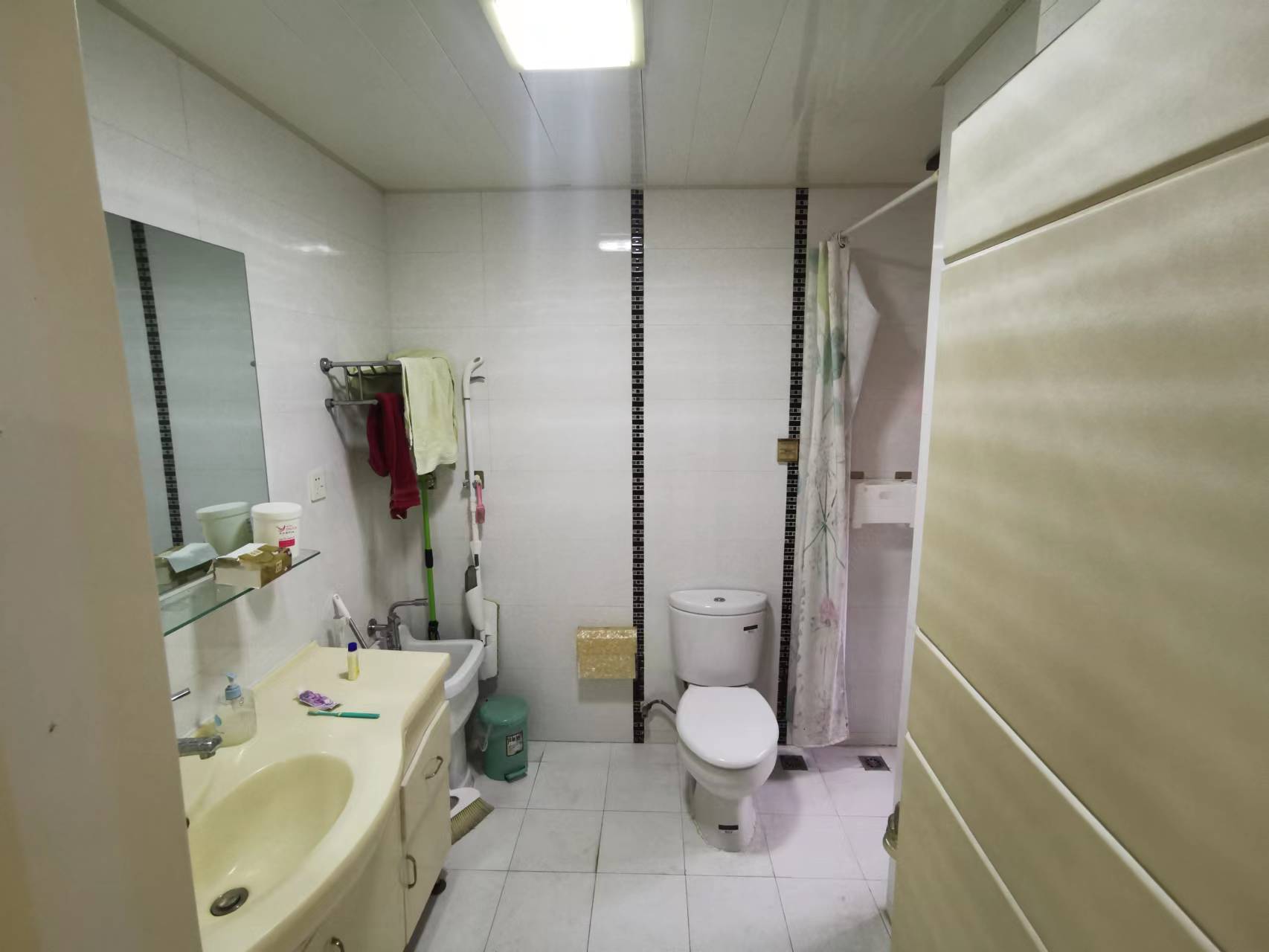 凤凰莱茵苑 4室2厅3卫 210.59m&sup2;