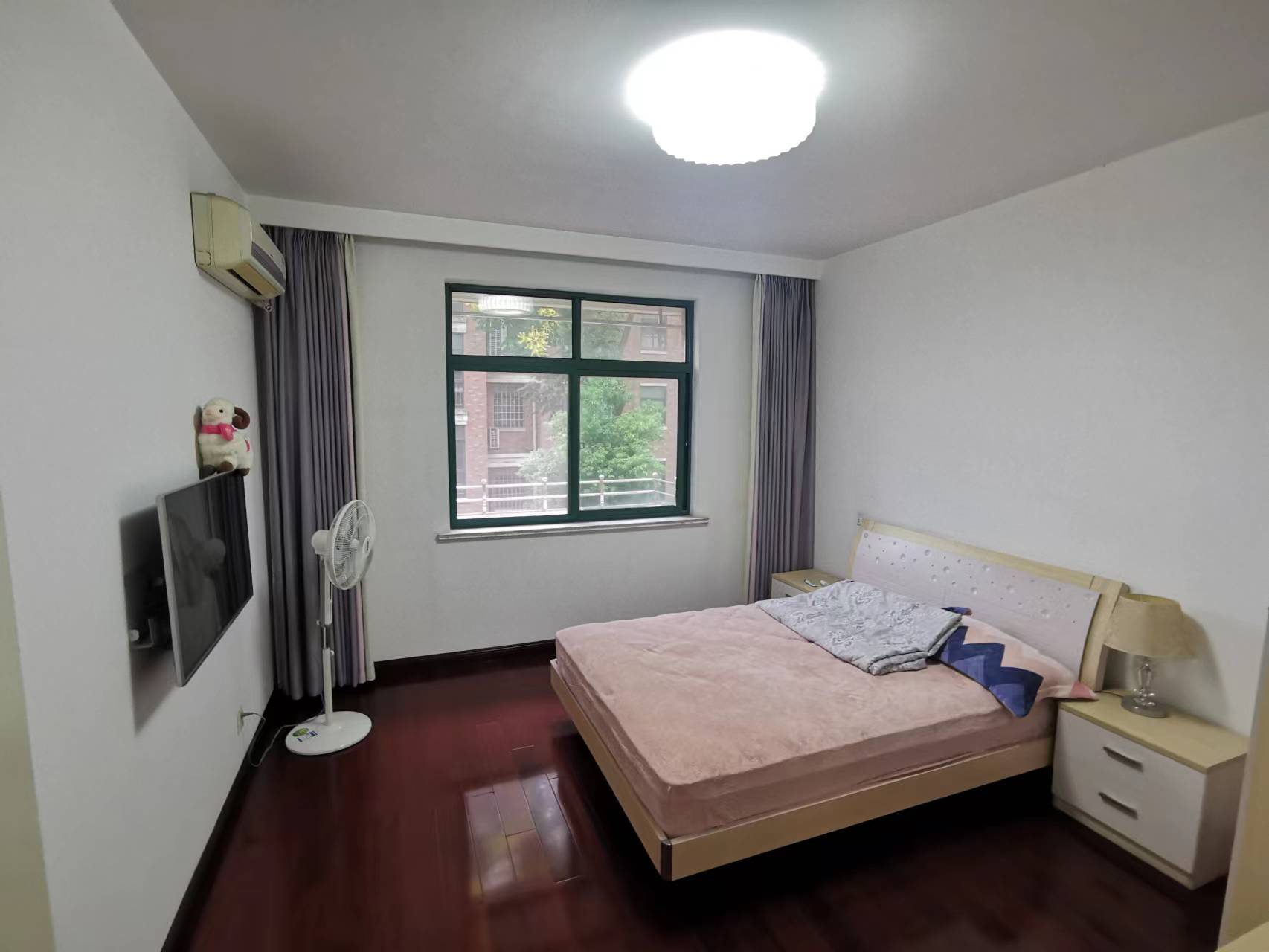凤凰莱茵苑 4室2厅3卫 210.59m&sup2;