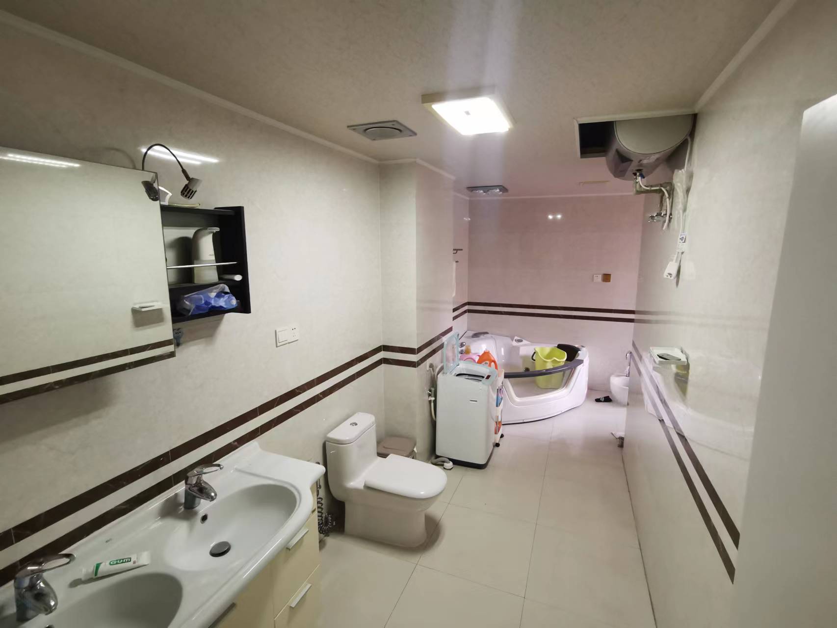 凤凰莱茵苑 4室2厅3卫 210.59m&sup2;