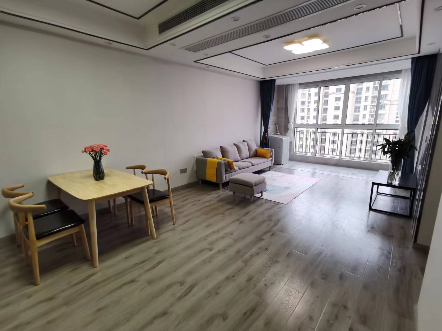 中南世纪花城三期 3室2厅1卫 102m&sup2;