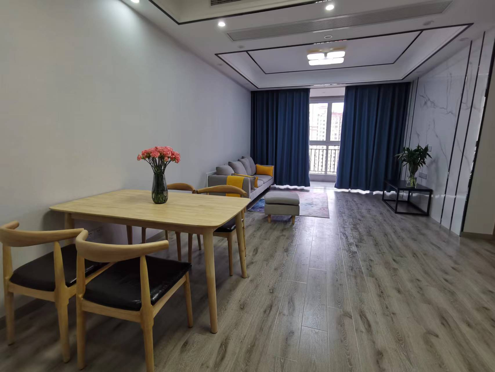 中南世纪花城三期 3室2厅1卫 102m&sup2;
