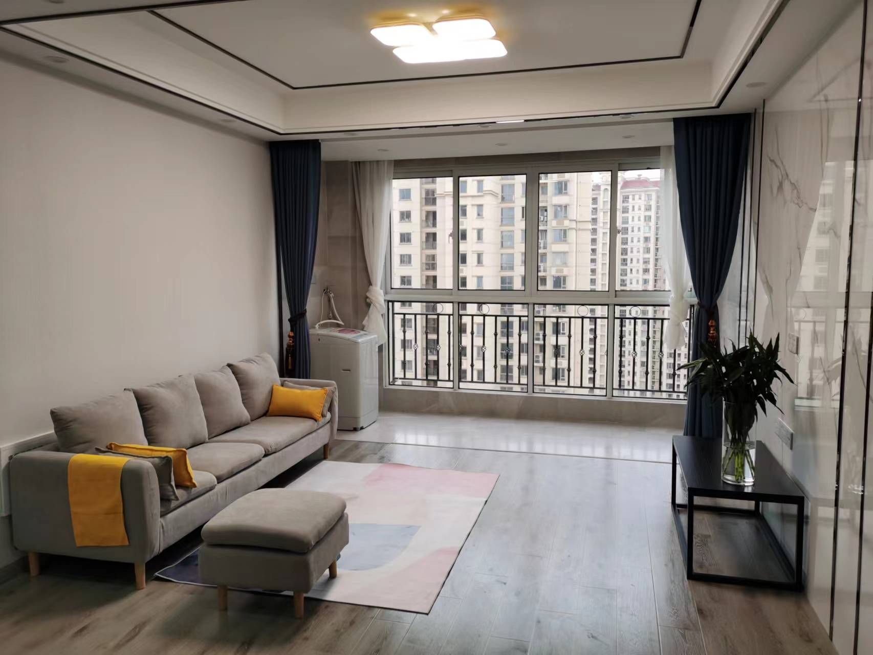中南世纪花城三期 3室2厅1卫 102m&sup2;