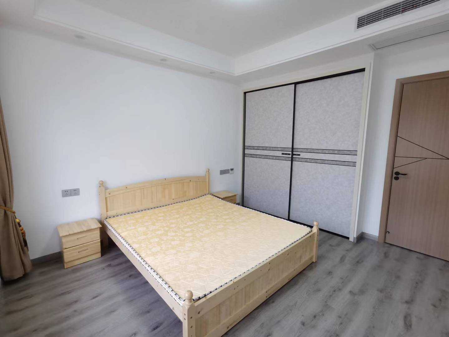 中南世纪花城三期 3室2厅1卫 102m&sup2;