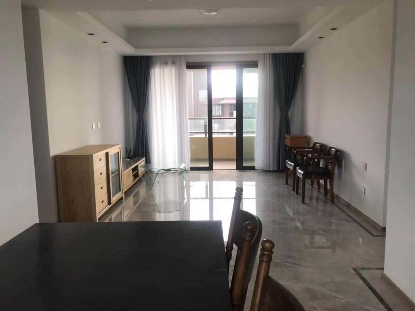 珑府 3室2厅2卫 125m&sup2;