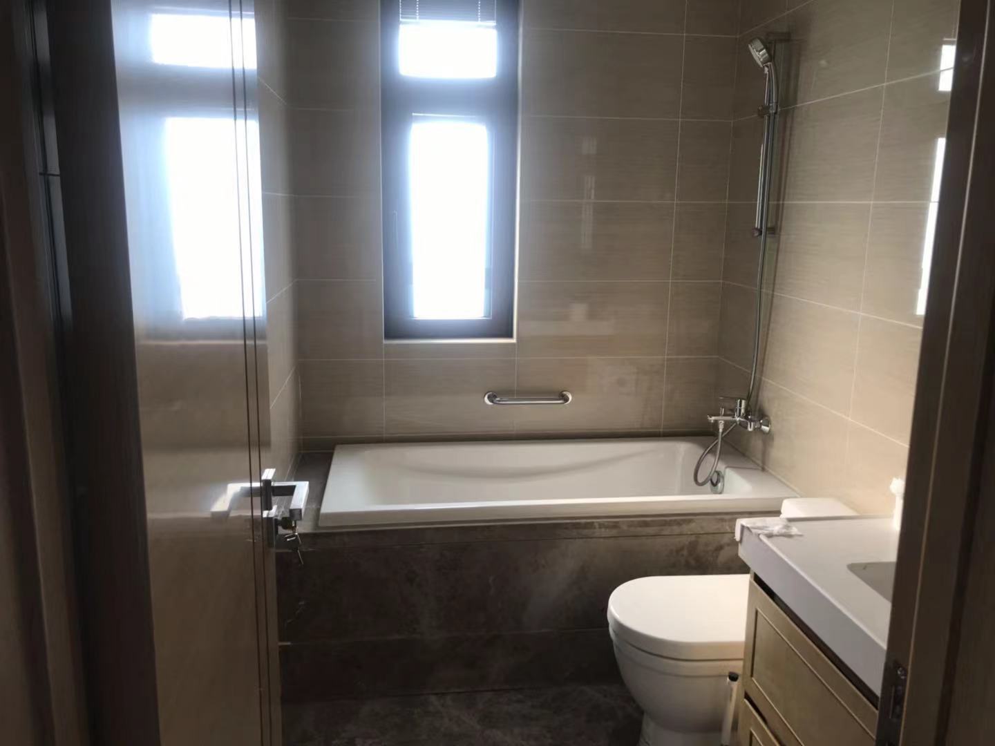 珑府 3室2厅2卫 125m&sup2;