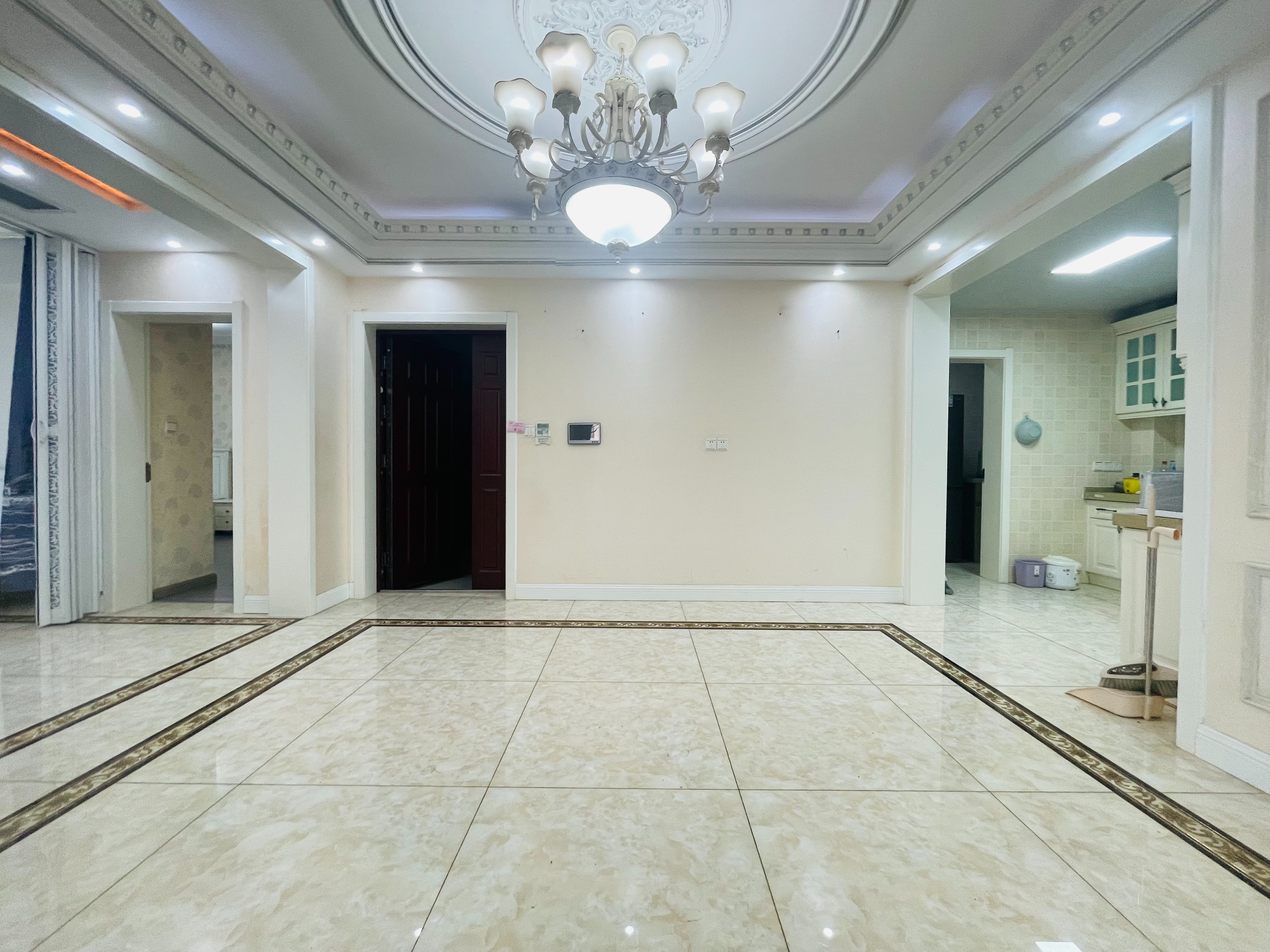中南世纪花城二期 4室2厅2卫 170.00m&sup2;