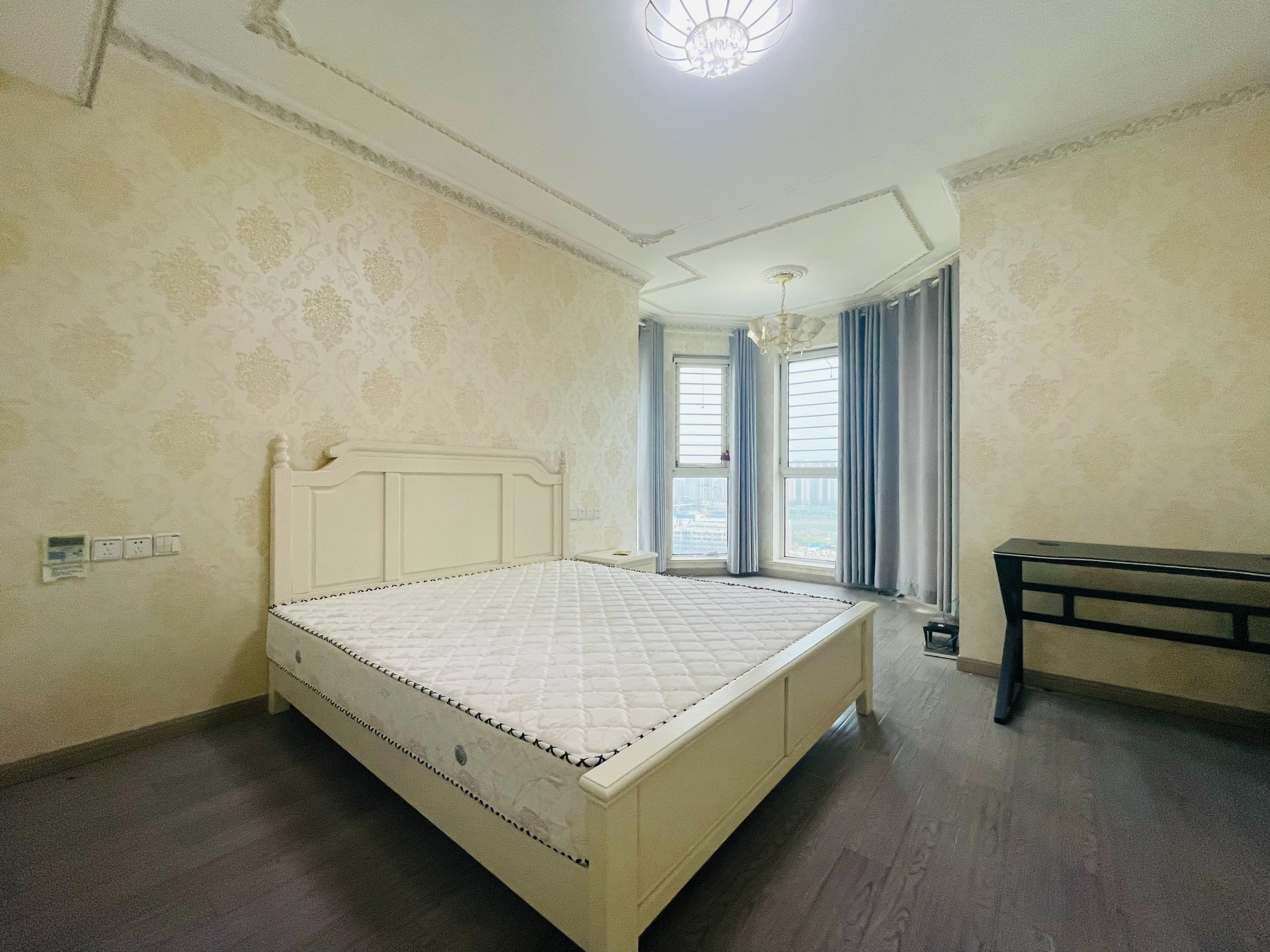 中南世纪花城二期 4室2厅2卫 170.00m&sup2;