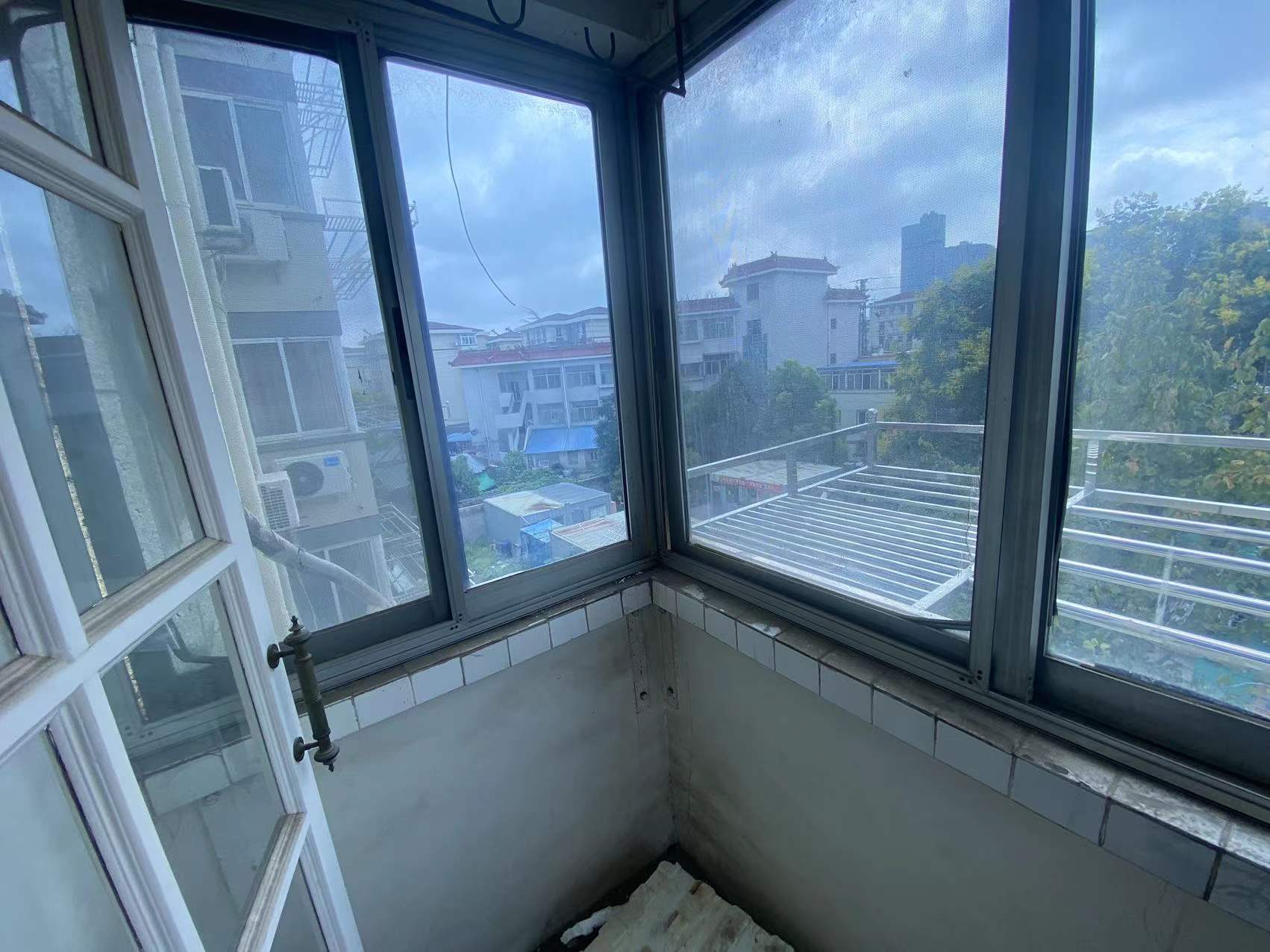 易家桥新村 3室1厅1卫 90m&sup2;