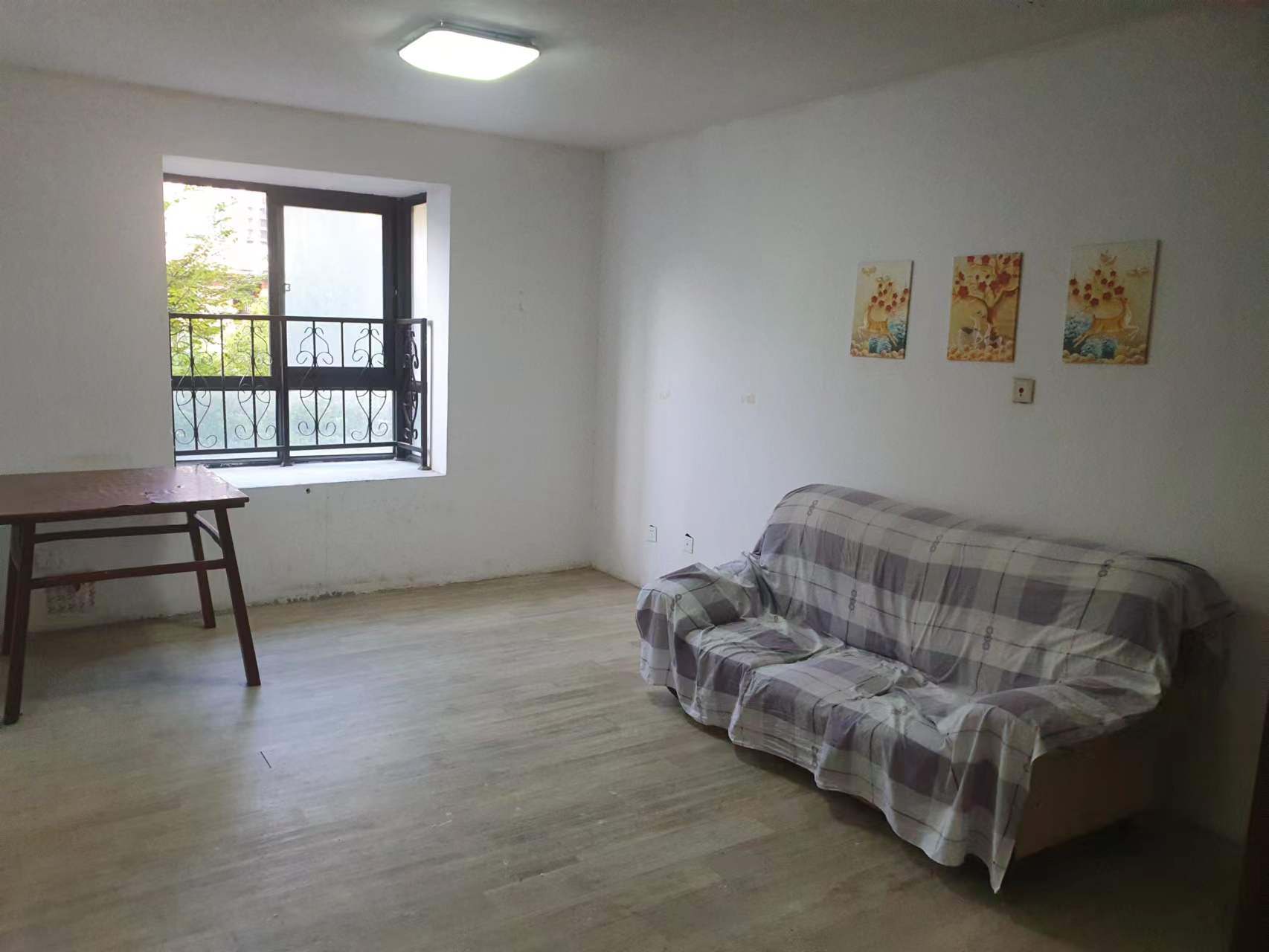 炜赋花苑 2室2厅1卫 90m&sup2;