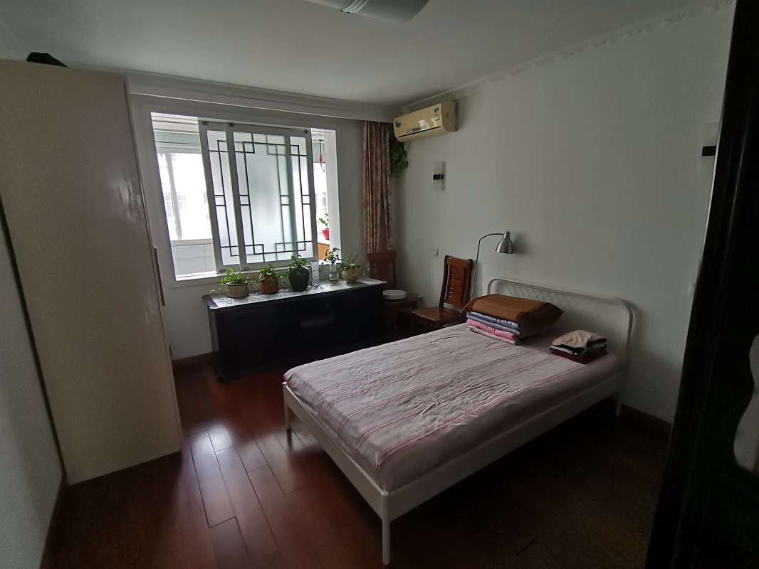 天馨花苑 3室2厅1卫 132m&sup2;