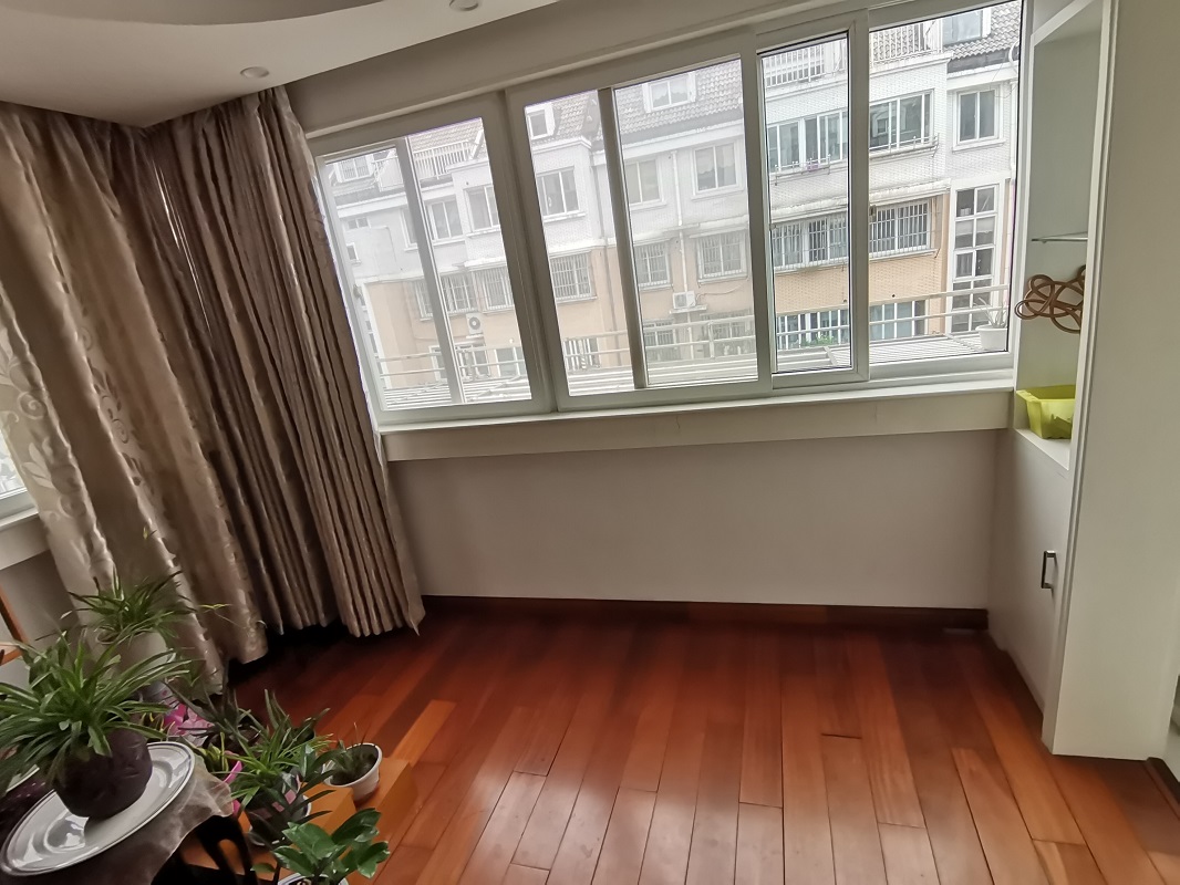 天馨花苑 3室2厅1卫 132m&sup2;