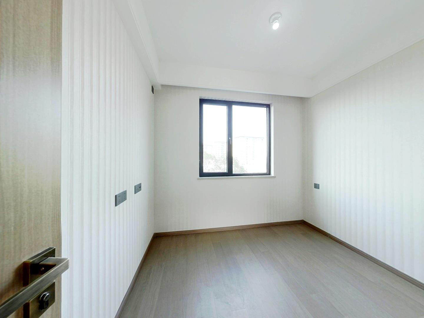 龙湖天宸源著 3室2厅2卫 117m&sup2;