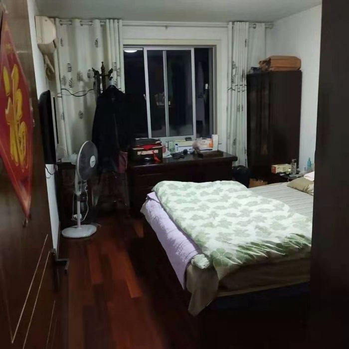 阳光花园 3室2厅1卫 131m&sup2;