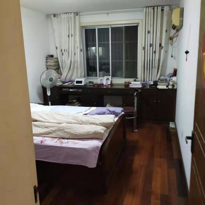 阳光花园 3室2厅1卫 131m&sup2;