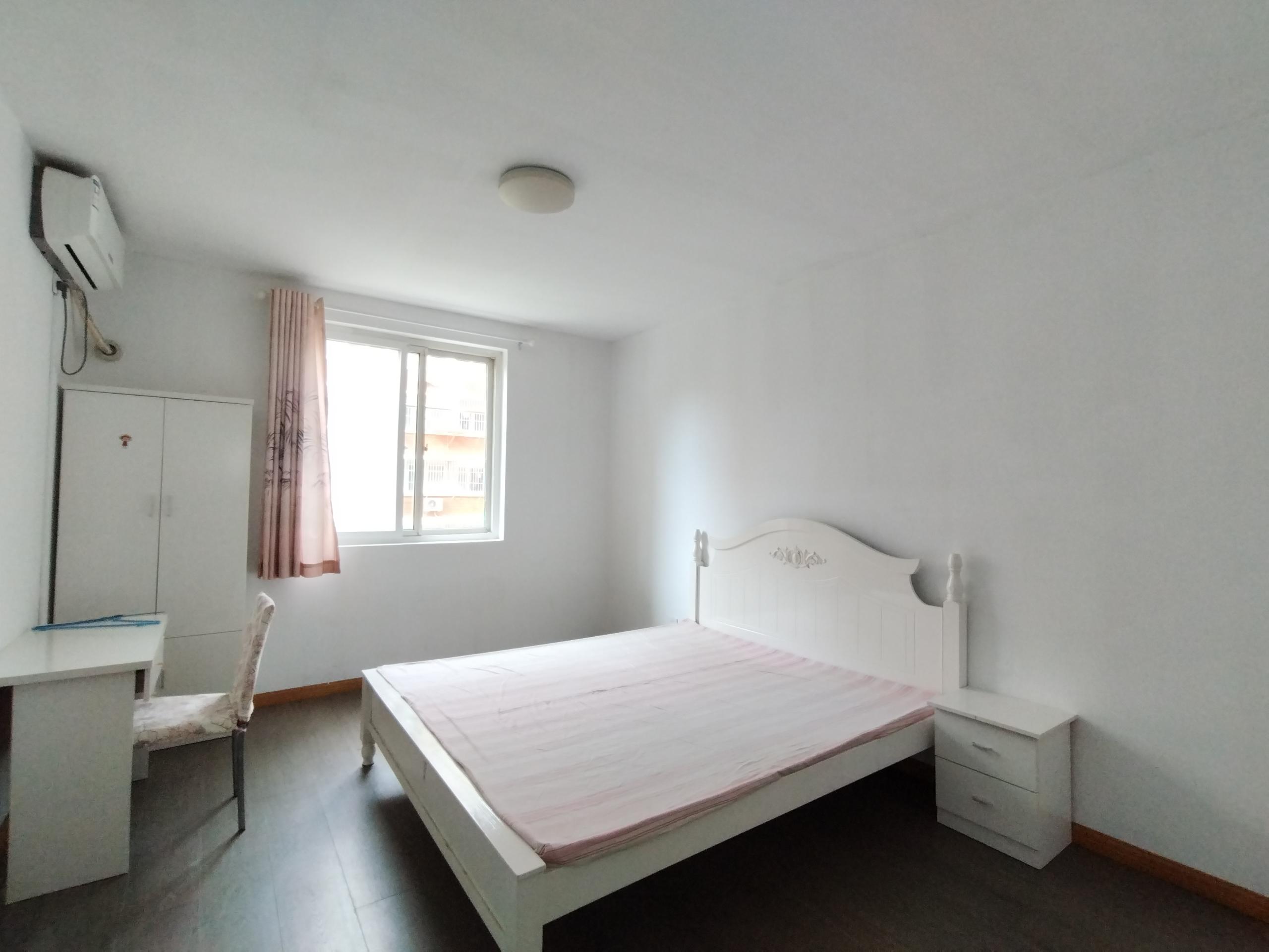 秦灶新村南区 5室1厅2卫 140.00m&sup2;