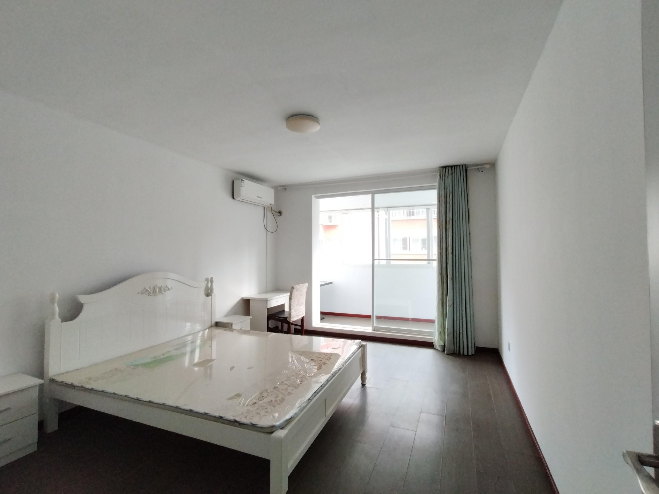 秦灶新村南区 5室1厅2卫 140.00m&sup2;