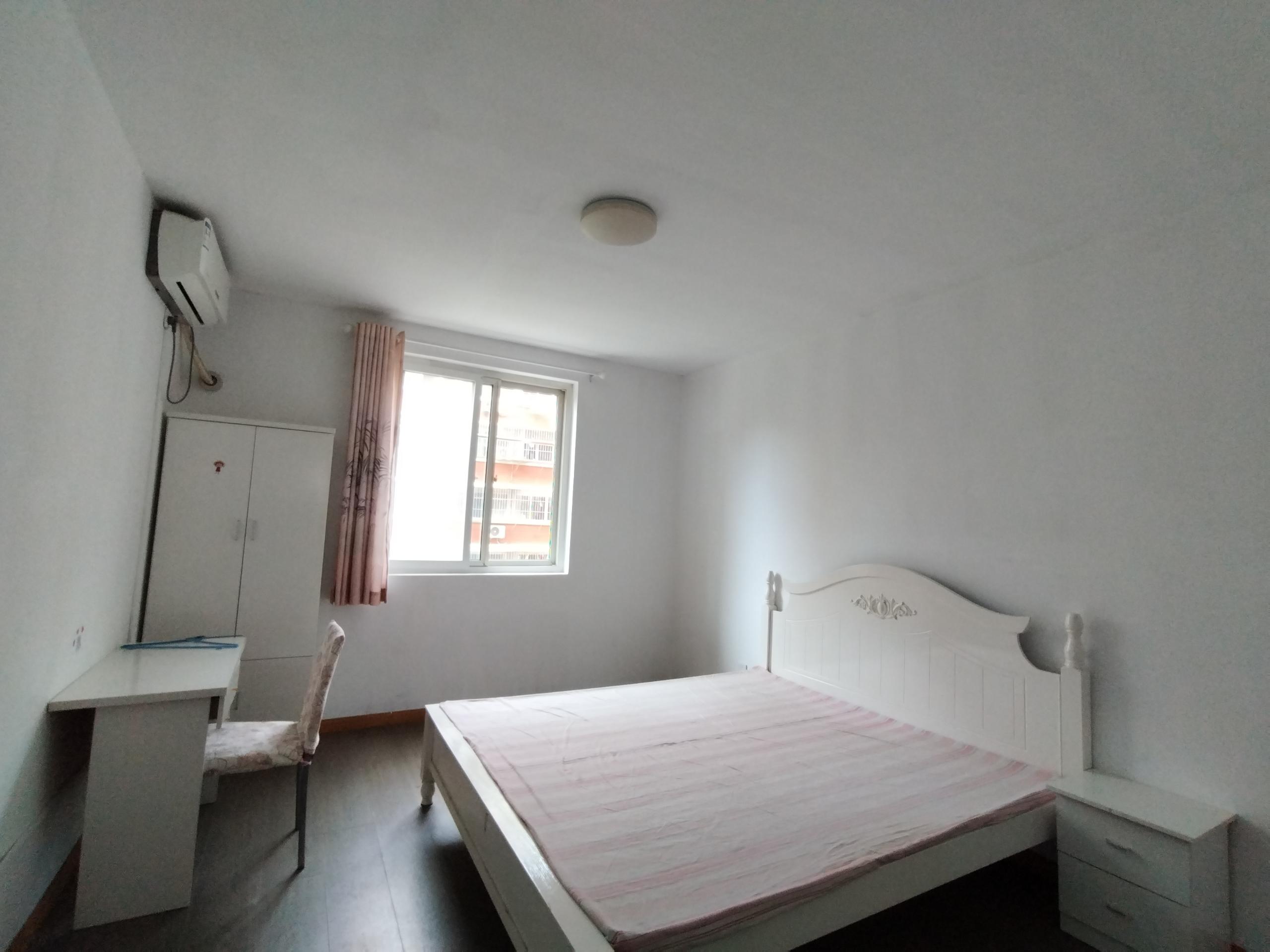 秦灶新村南区 5室1厅2卫 140.00m&sup2;