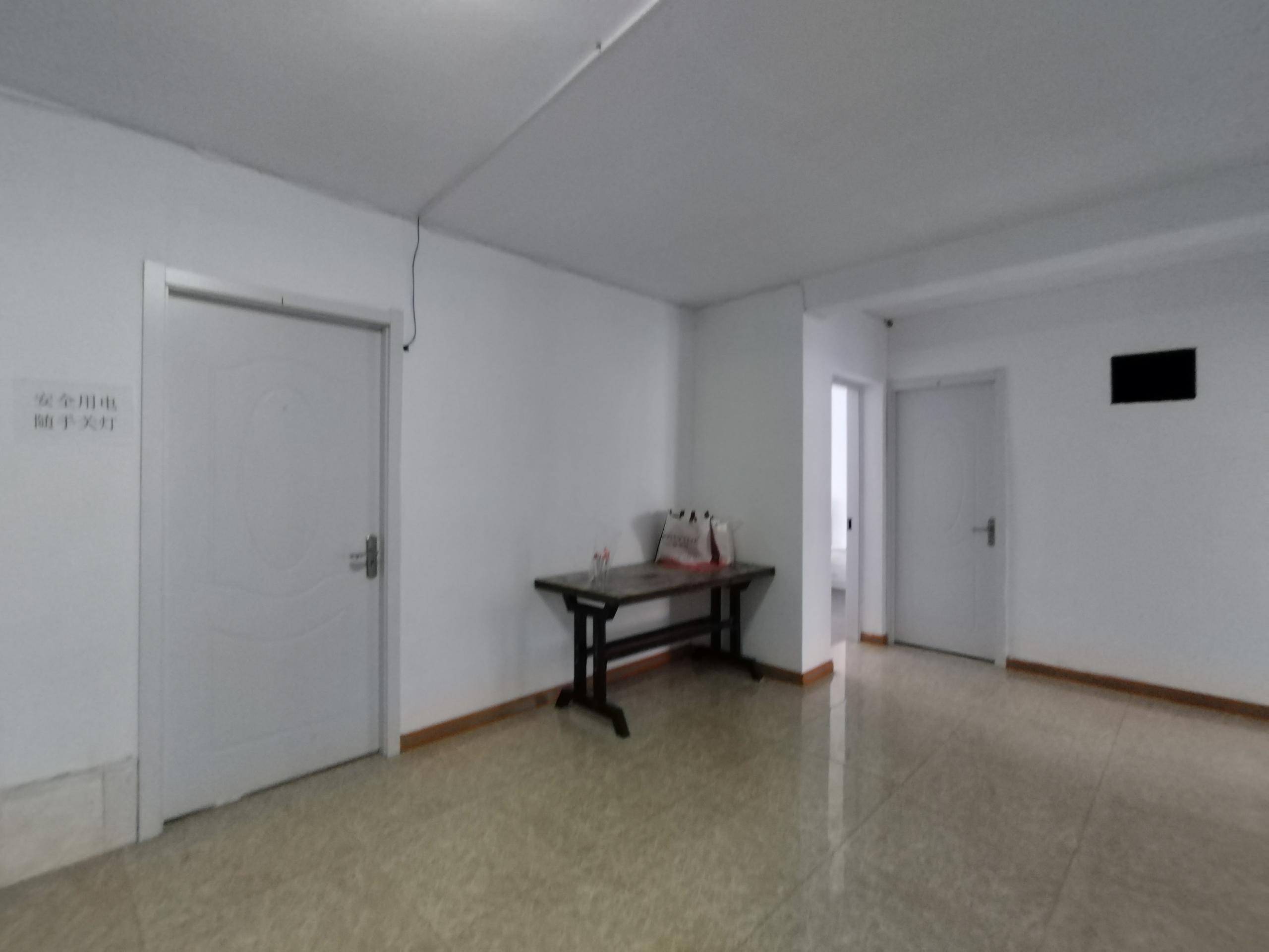 秦灶新村南区 5室1厅2卫 140.00m²