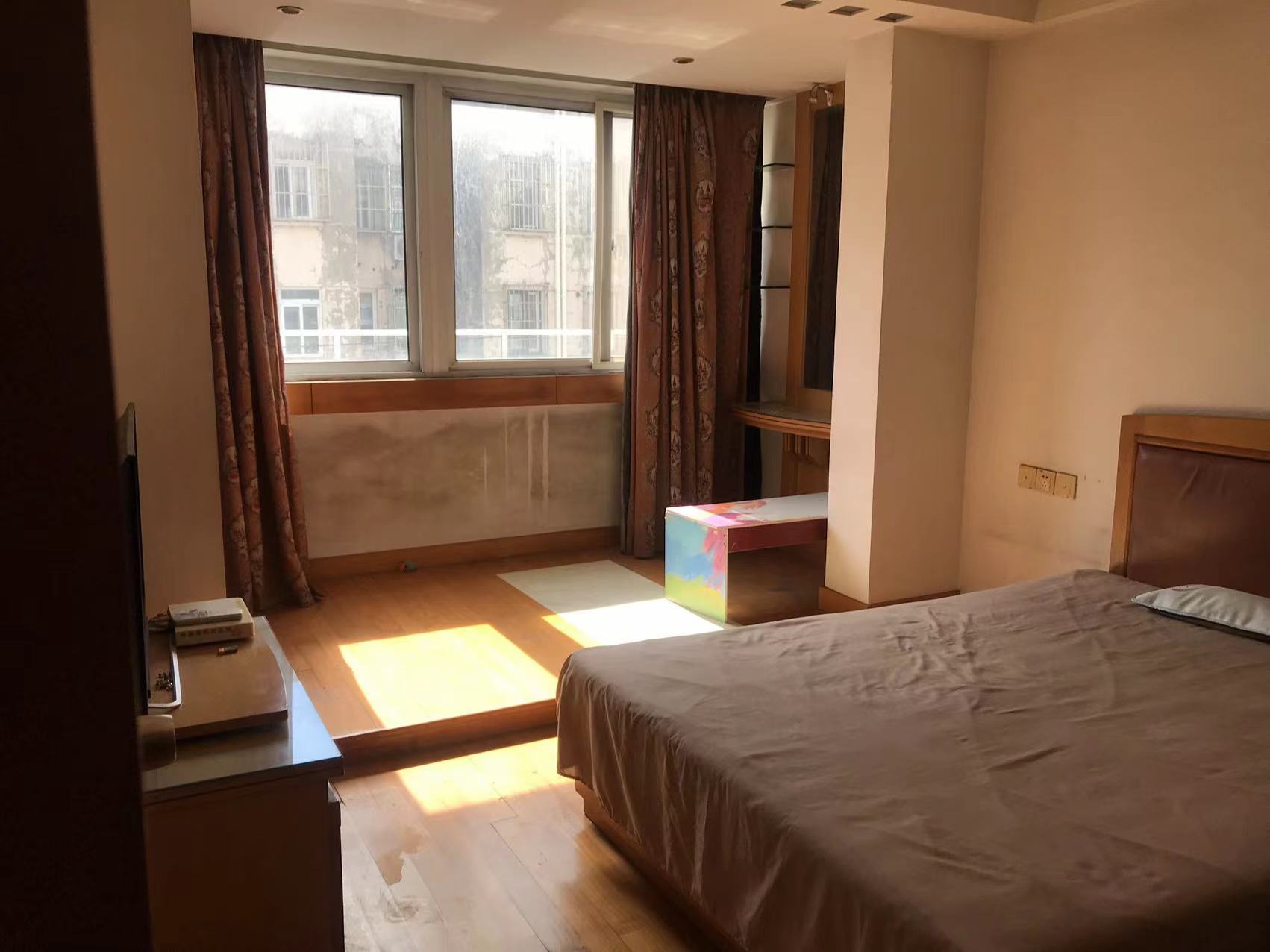 外滩小区 3室2厅1卫 125.00m&sup2;