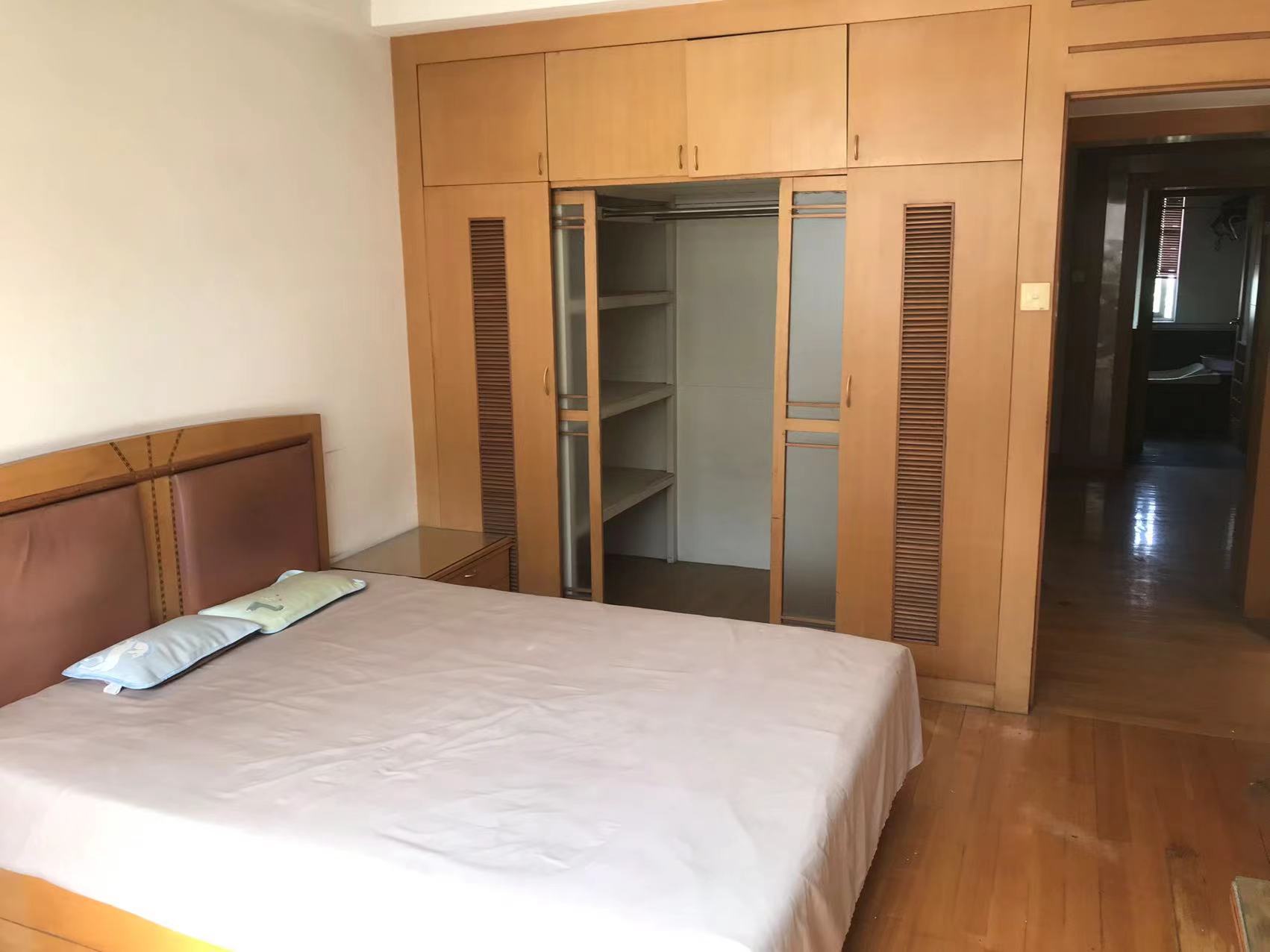 外滩小区 3室2厅1卫 125.00m&sup2;
