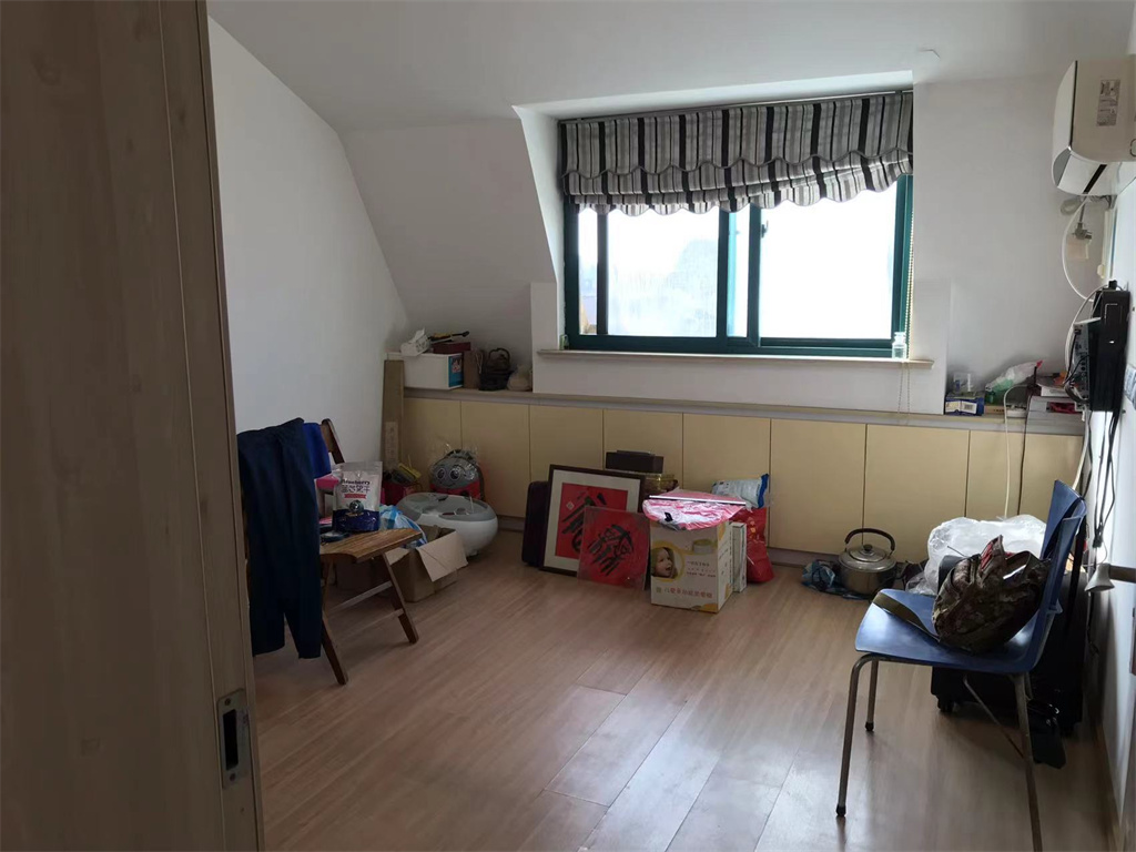 青青家园 4室2厅3卫 202.00m&sup2;
