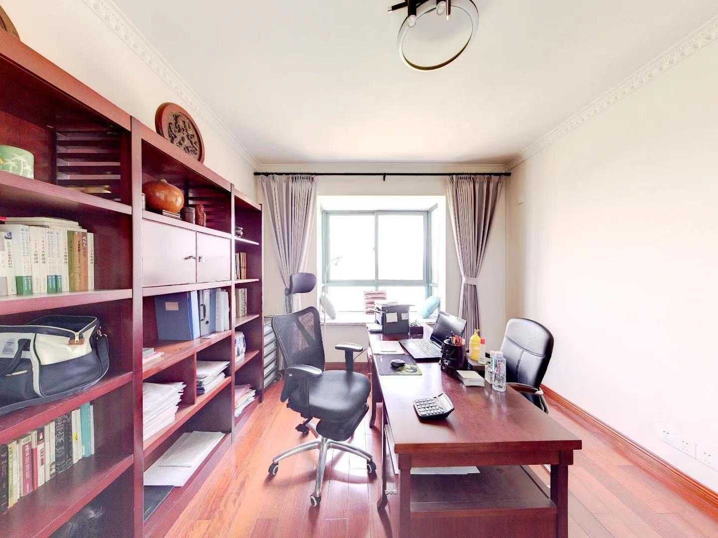 新城小区 5室2厅2卫 208.26m&sup2;