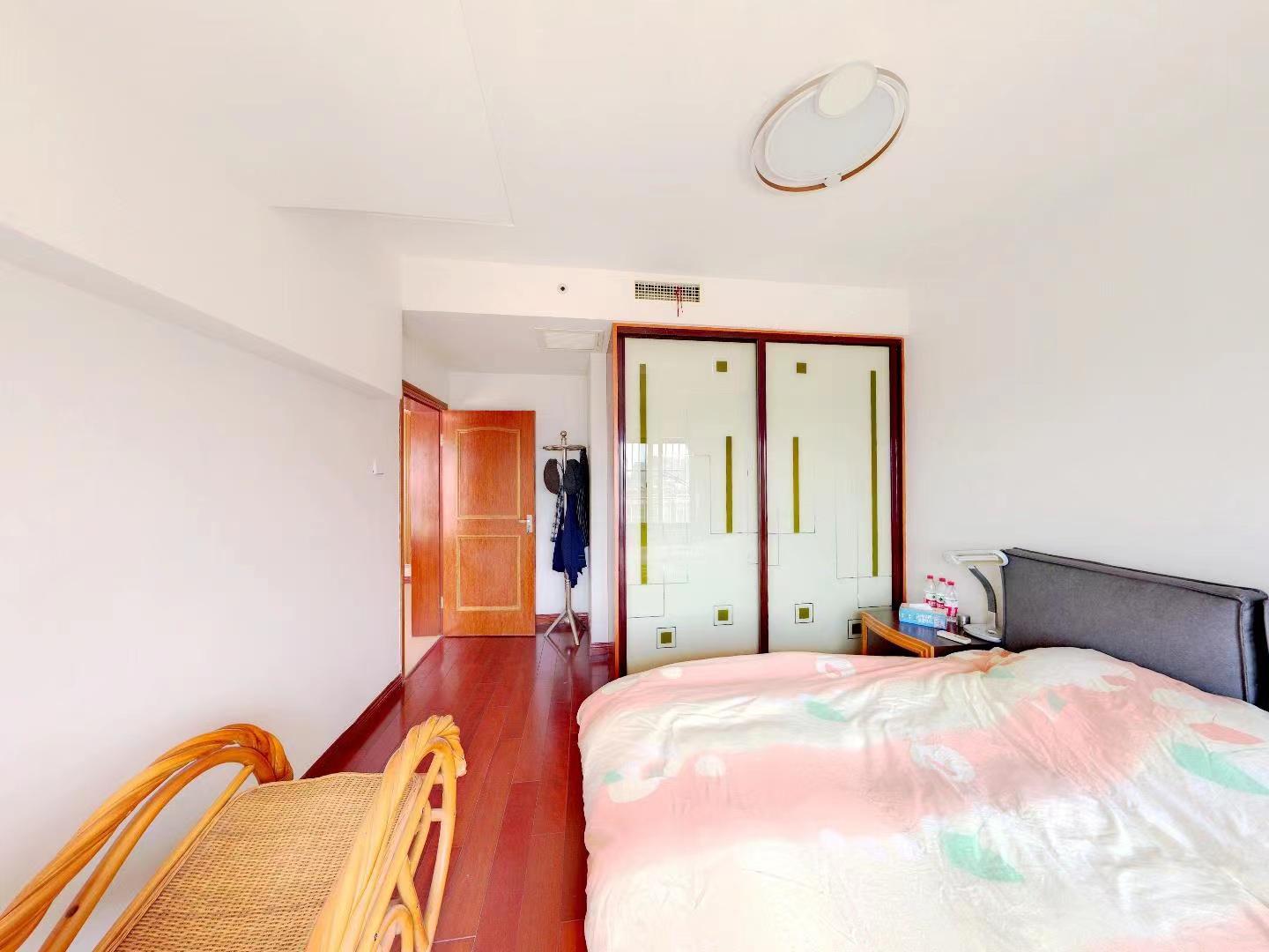 新城小区 5室2厅2卫 208.26m&sup2;