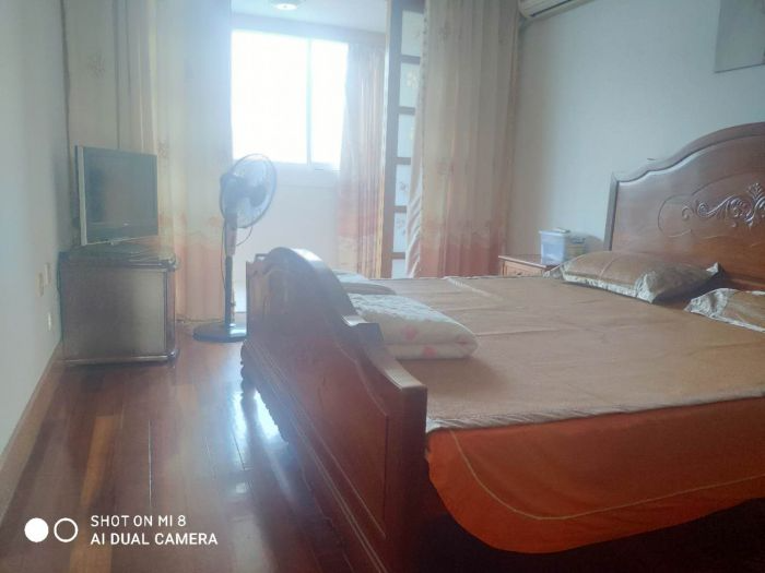 莲花苑 4室3厅2卫 165m&sup2;