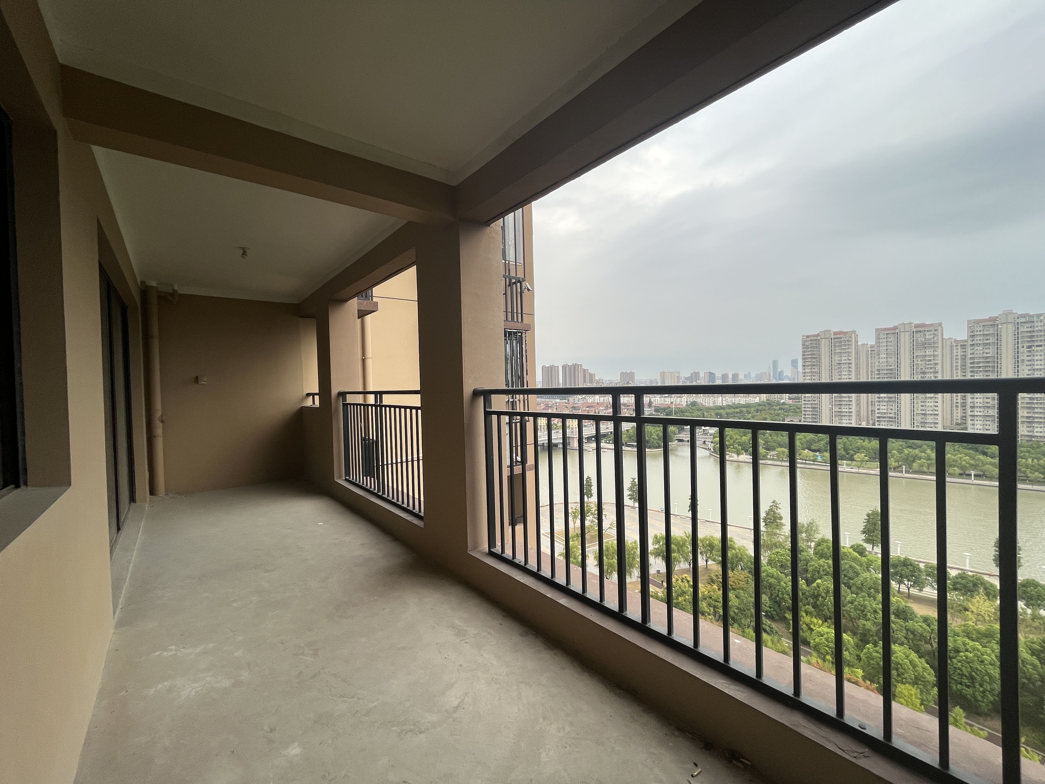 华强城 4室2厅2卫 158m&sup2;