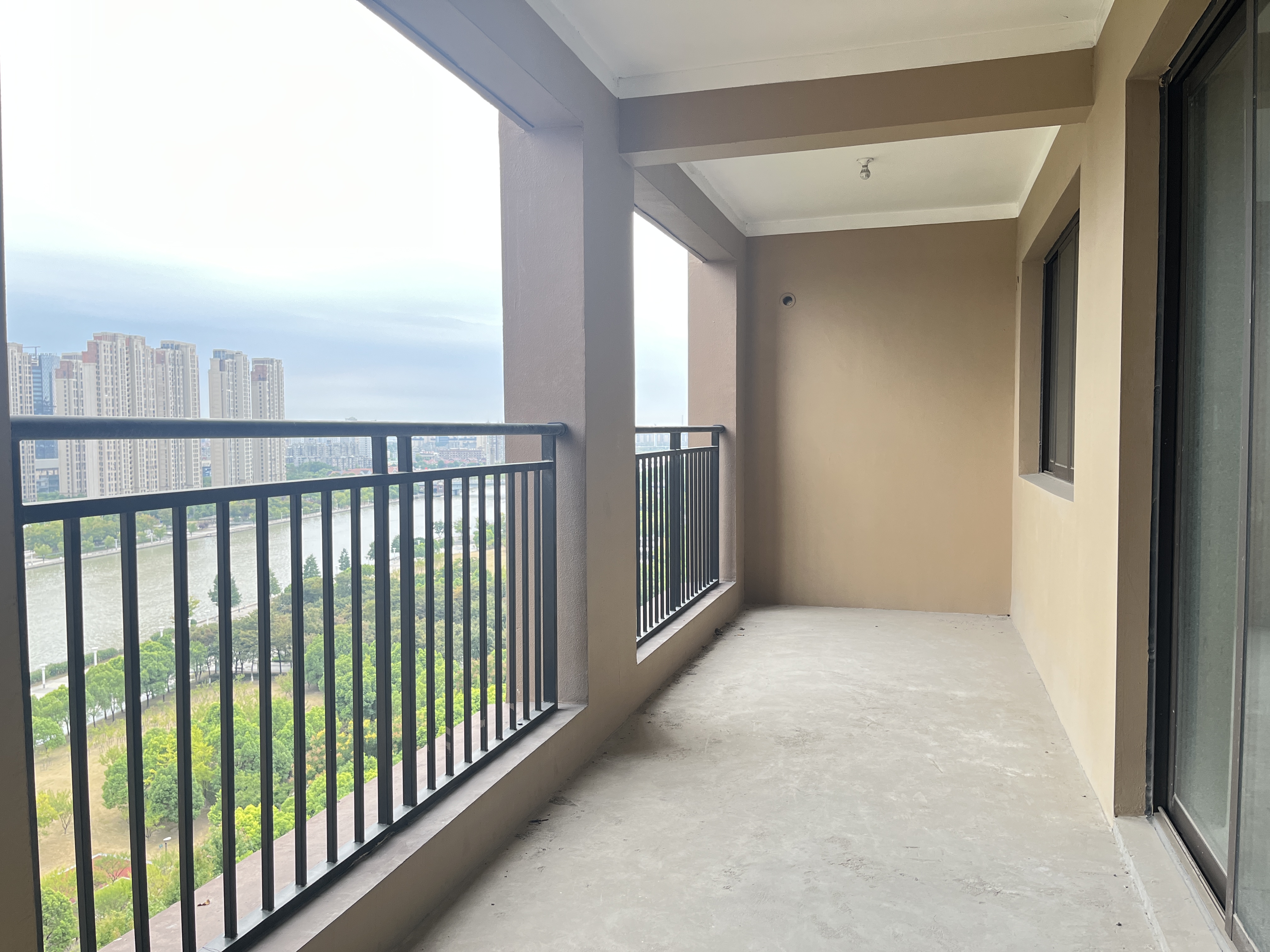 华强城 4室2厅2卫 158m&sup2;