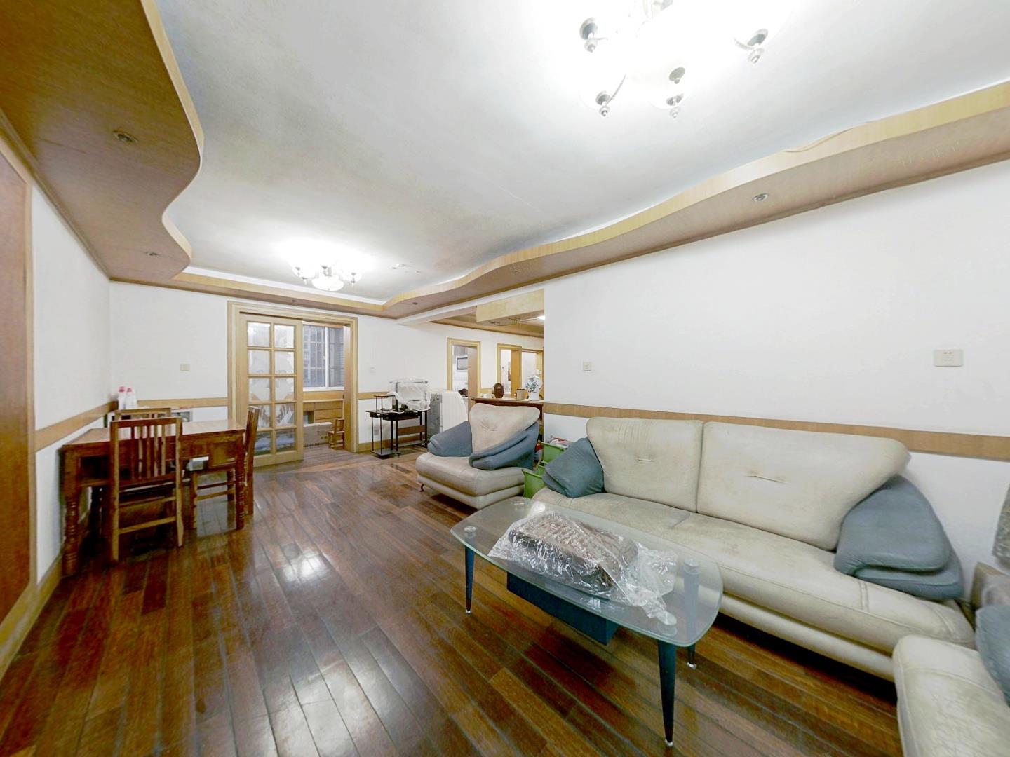 华侨花苑 3室2厅2卫 131.90m&sup2;