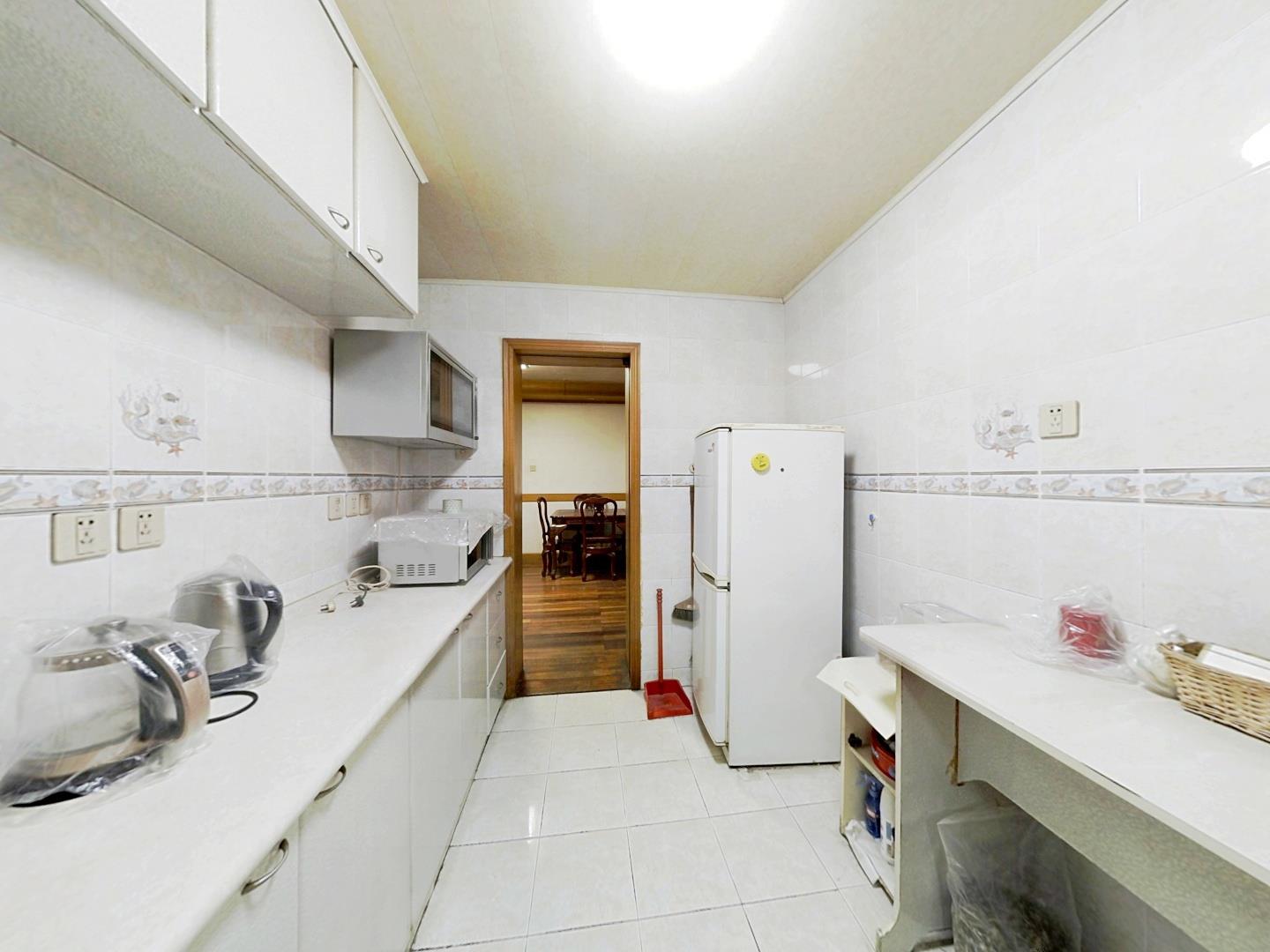 华侨花苑 3室2厅2卫 131.90m&sup2;